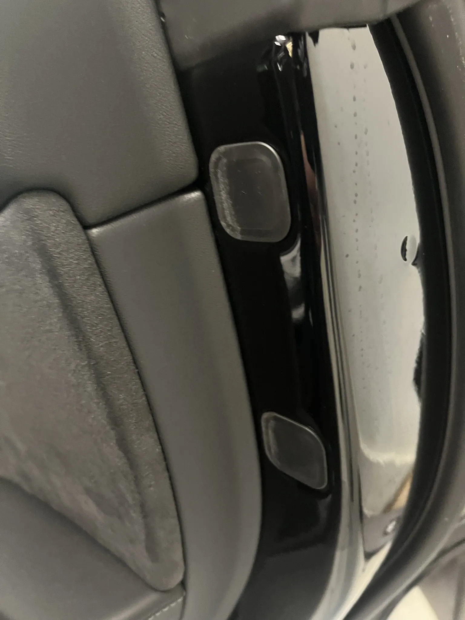 Nắp cao su cửa sau Tesla in 3D