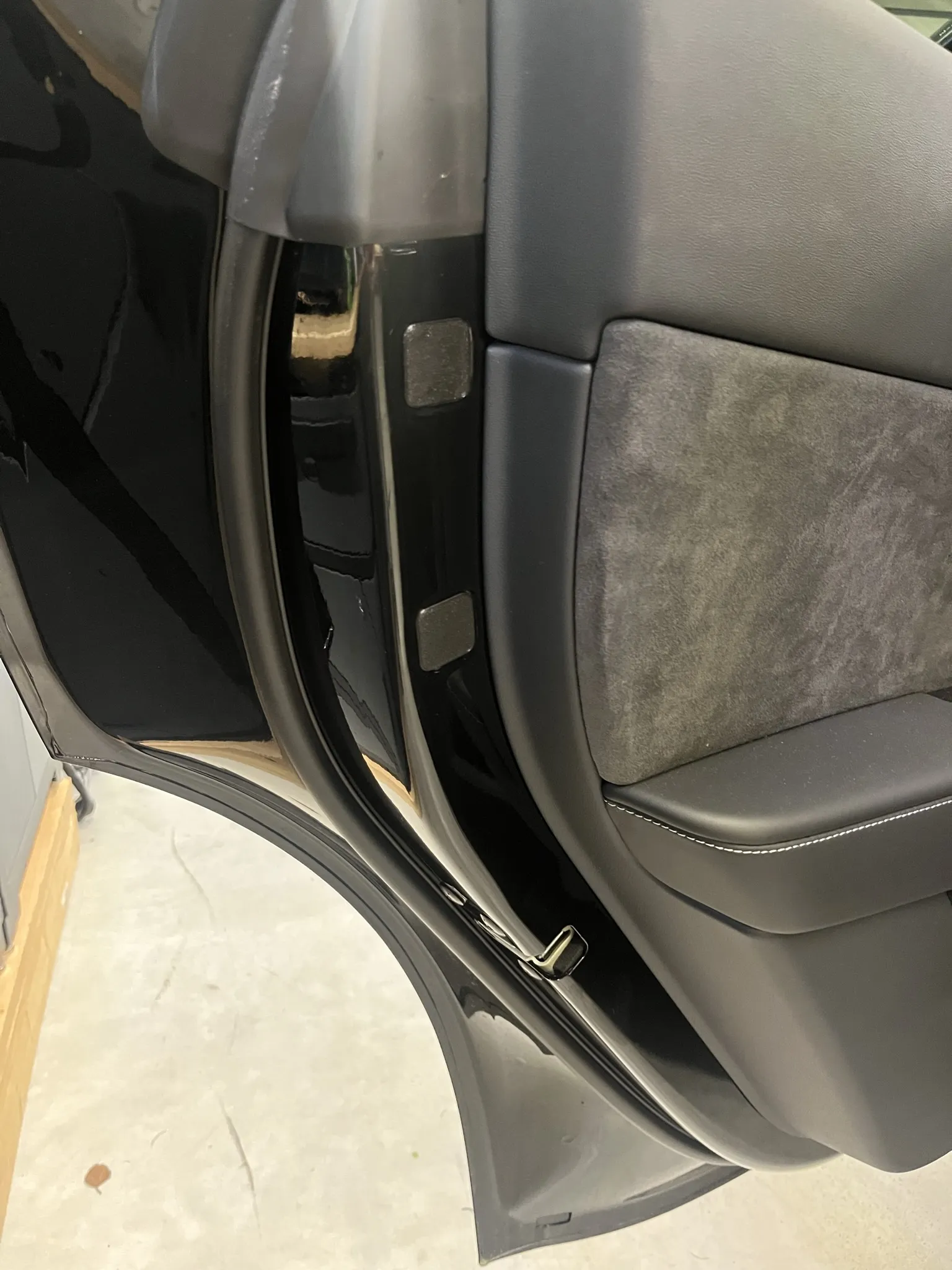 Nắp cao su cửa sau Tesla in 3D