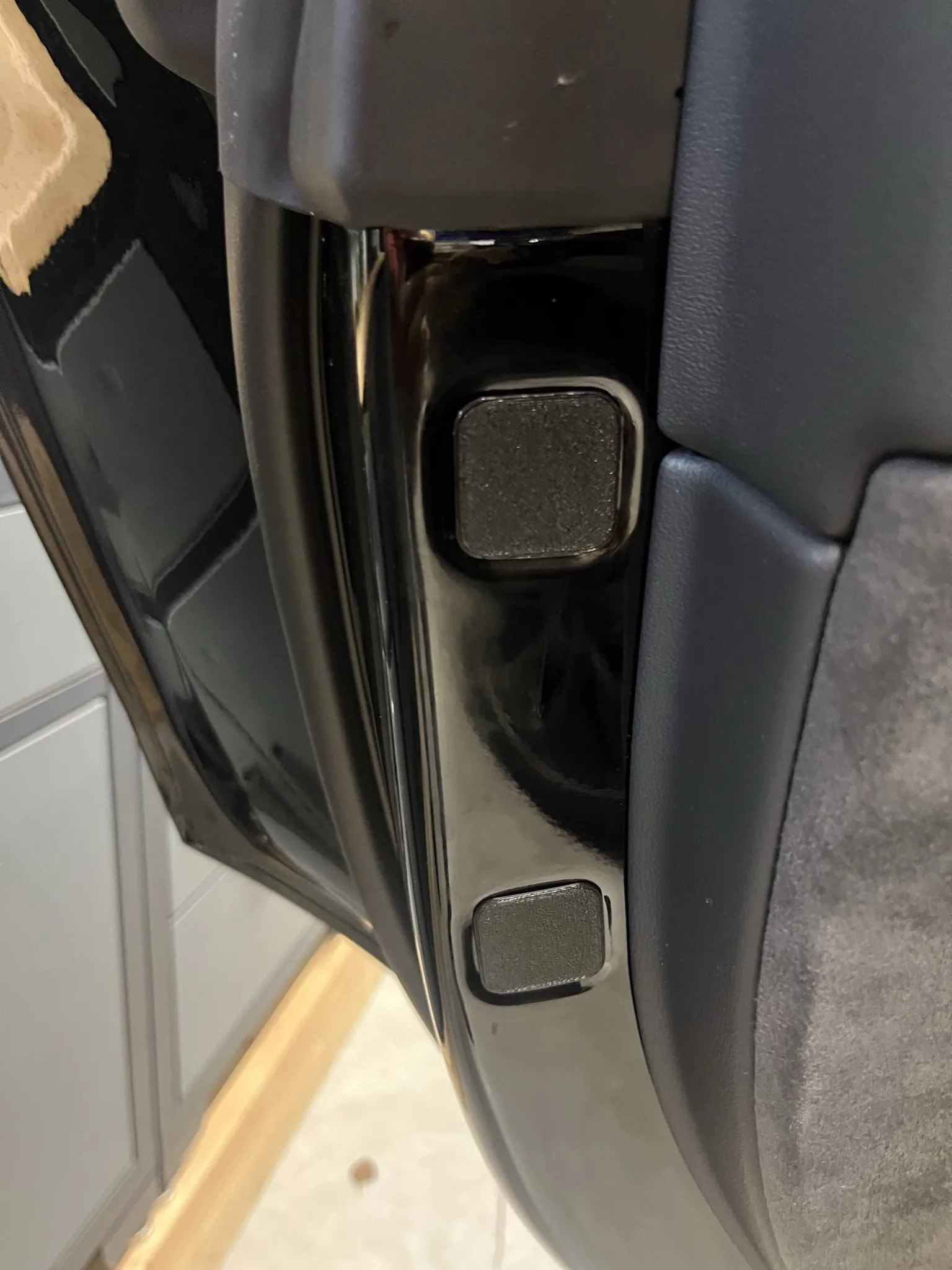 Nắp cao su cửa sau Tesla in 3D