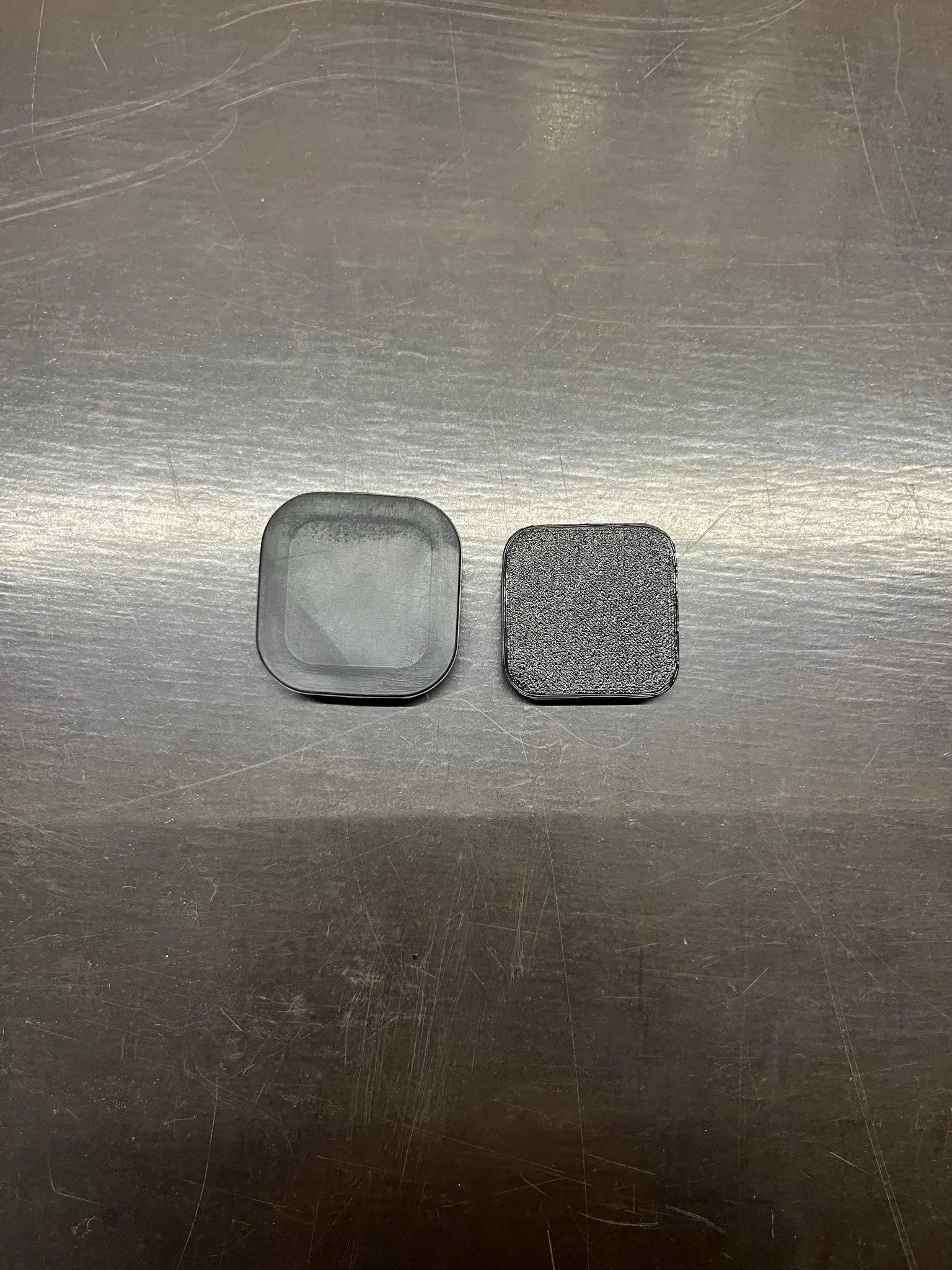 Nắp cao su cửa sau Tesla in 3D