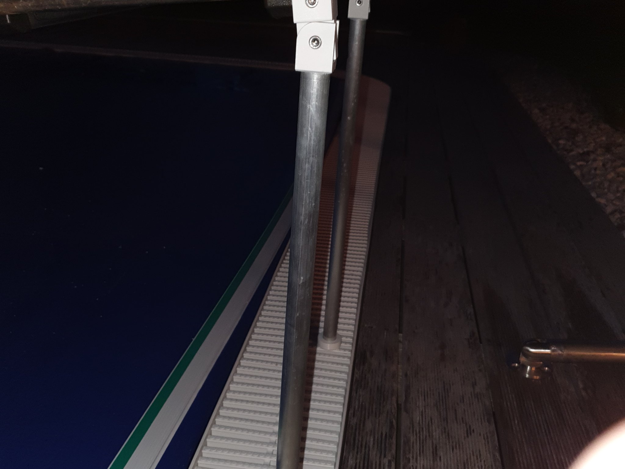 Kẹp cầu thang bể bơi có khớp nối