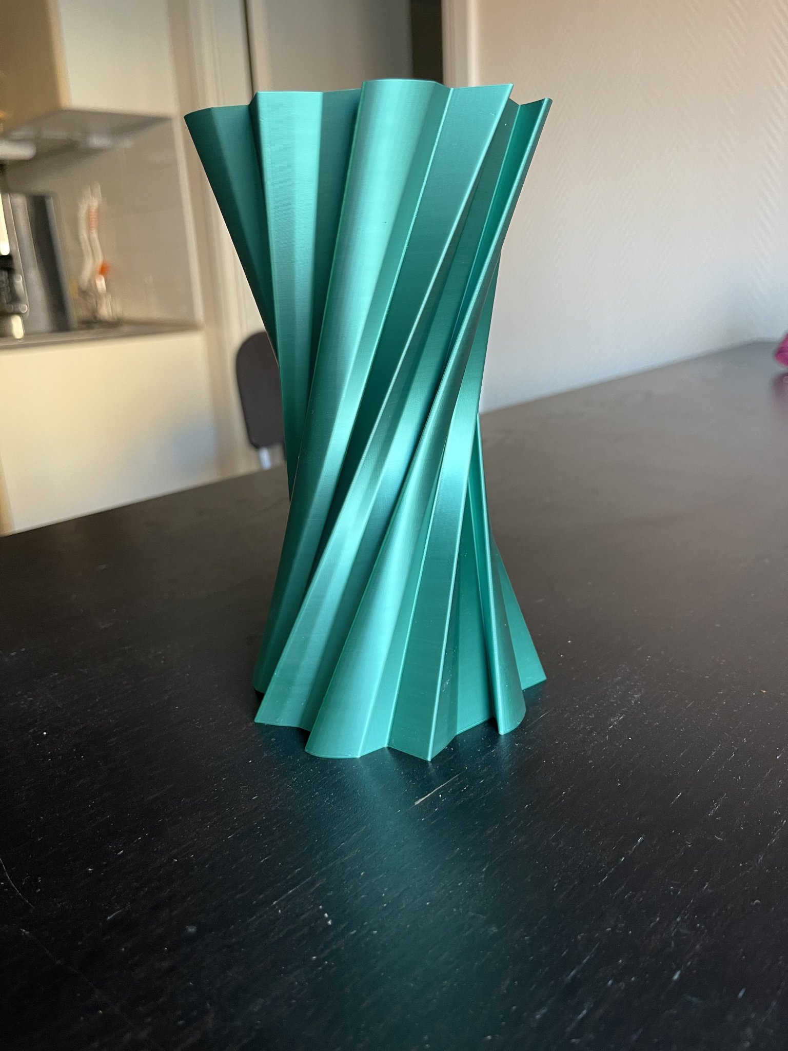 Bình hoa xoắn ốc với hai kích thước khác nhau