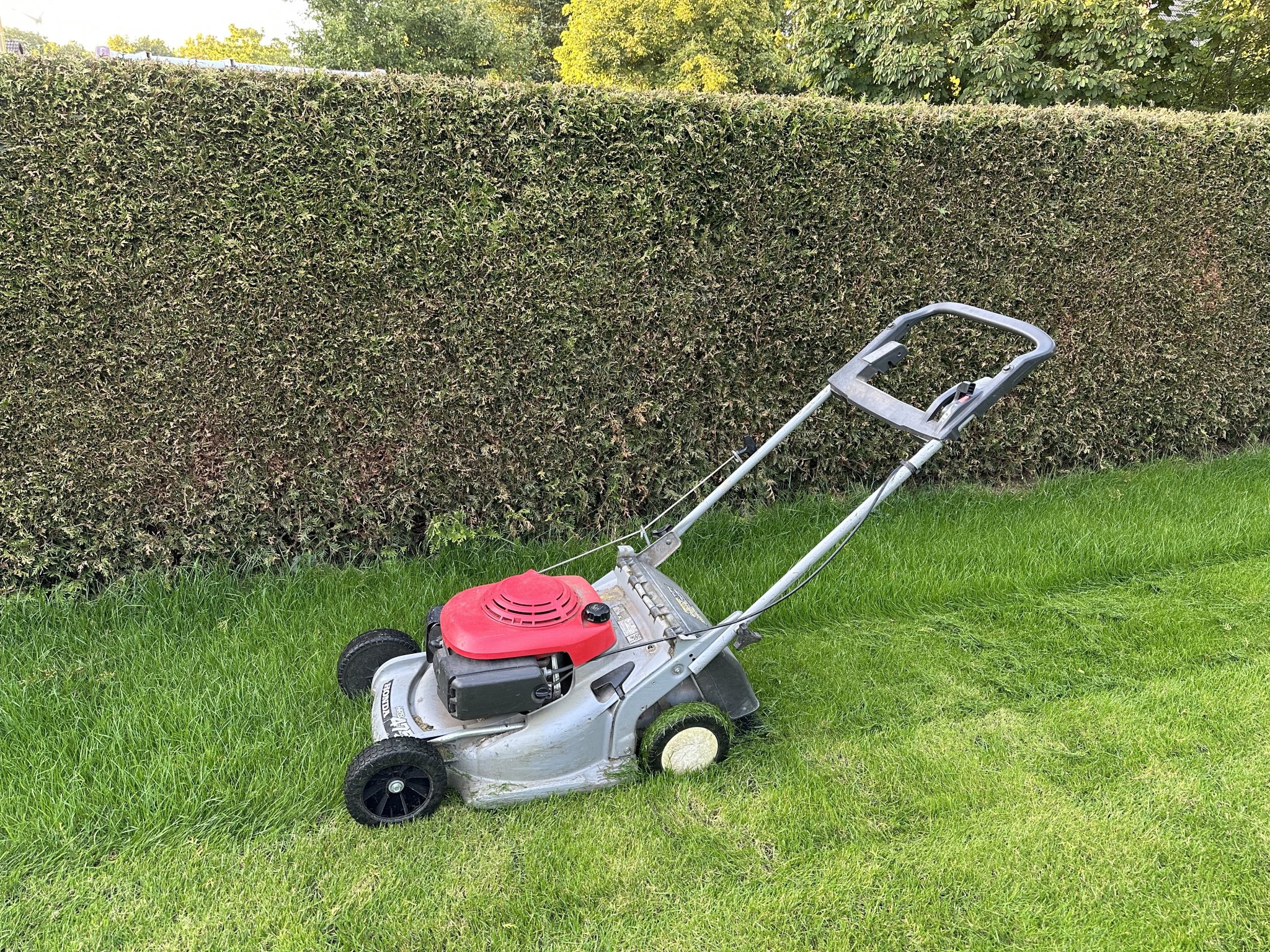 Nắp bánh xe thay thế cho máy cắt cỏ Honda HRB 475