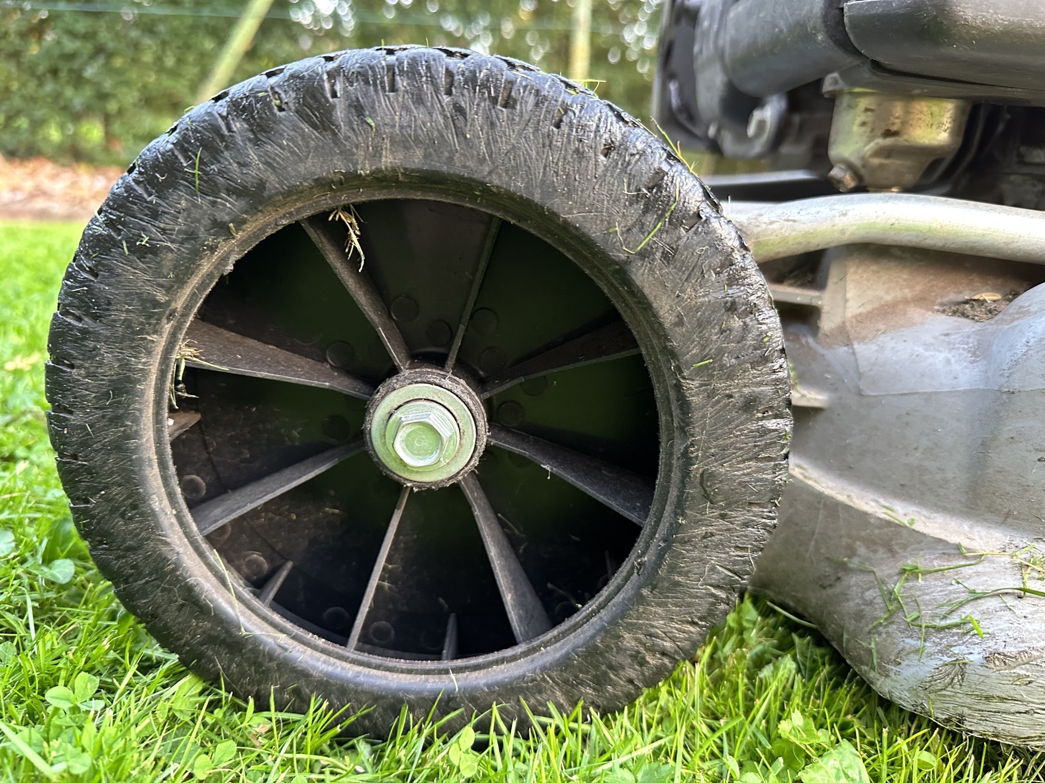 Nắp bánh xe thay thế cho máy cắt cỏ Honda HRB 475