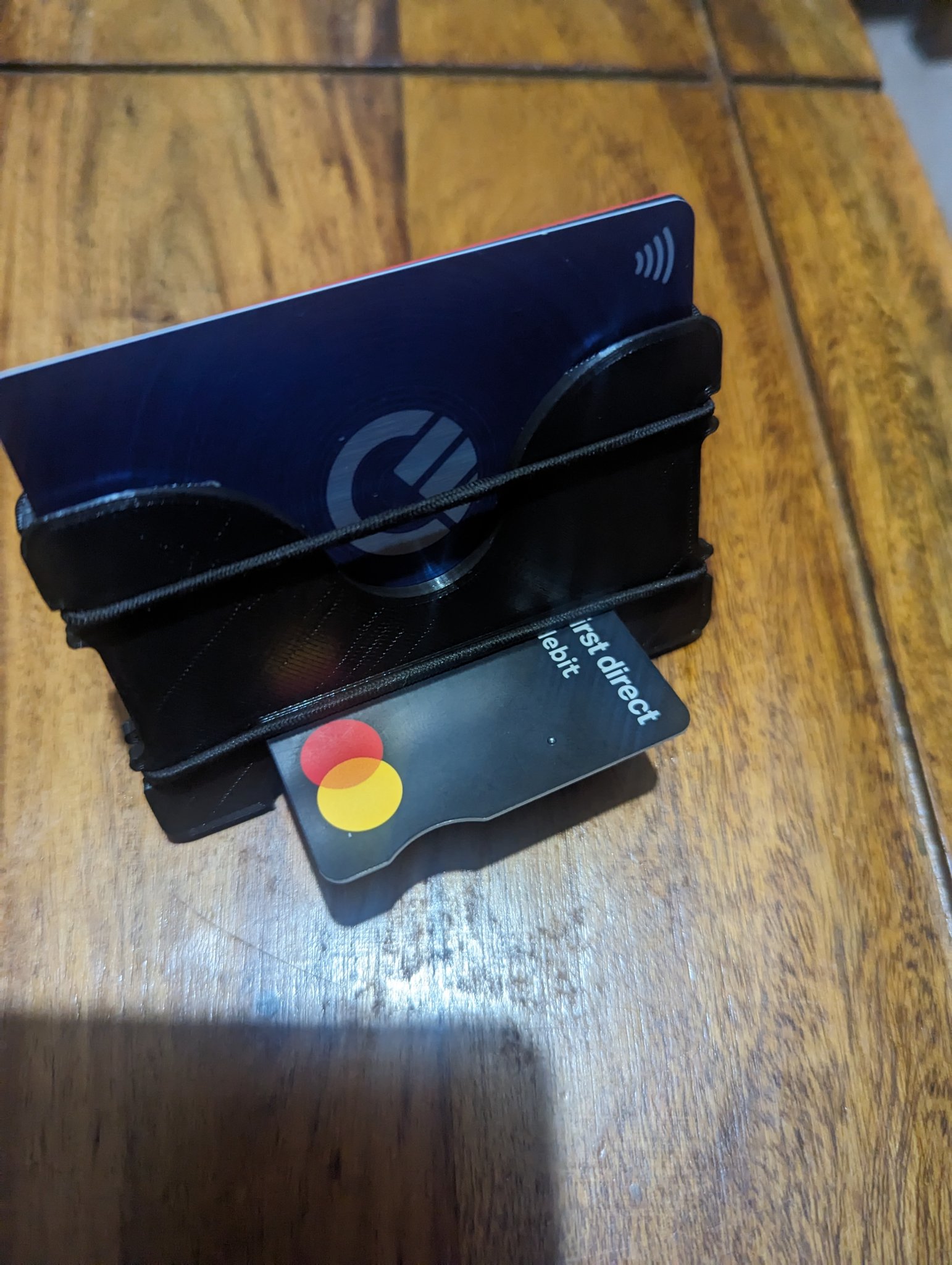 Ví đựng tiền tối giản kiêm giá đỡ điện thoại