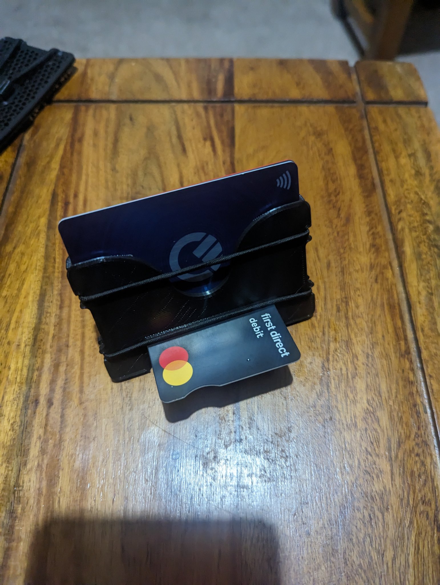 Ví đựng tiền tối giản kiêm giá đỡ điện thoại