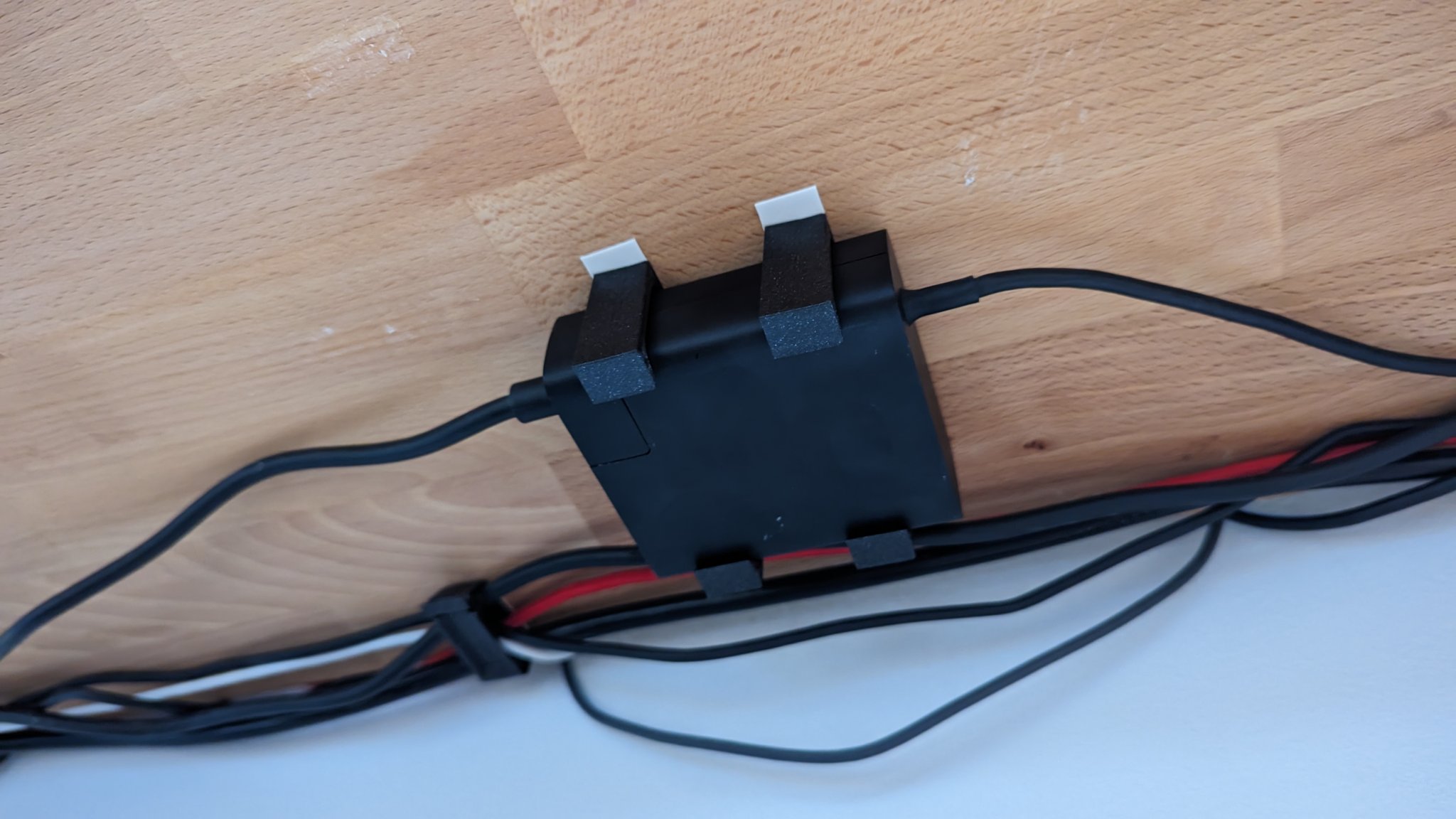 Giá đỡ nguồn Huawei Mateview treo dưới bàn