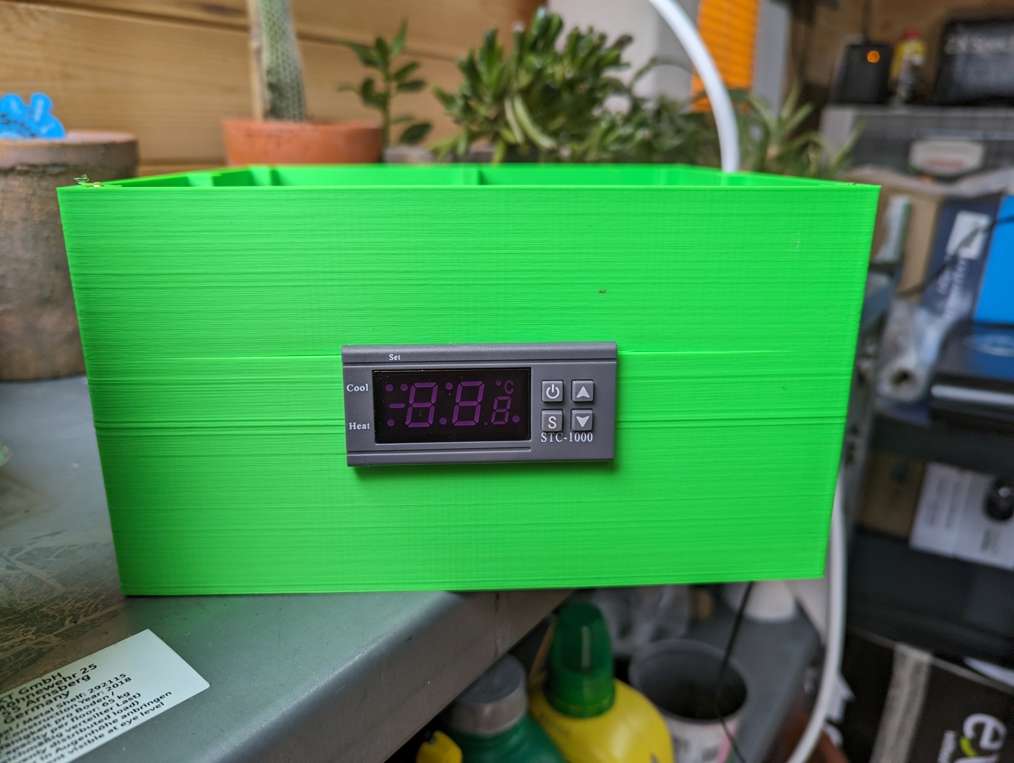 Hộp STC1000 với ổ cắm BS1363 kiểu Anh