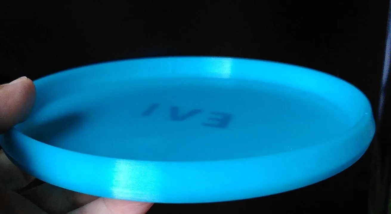 Frisbee thiết kế nhẹ và bền chắc với lớp trên gia cố