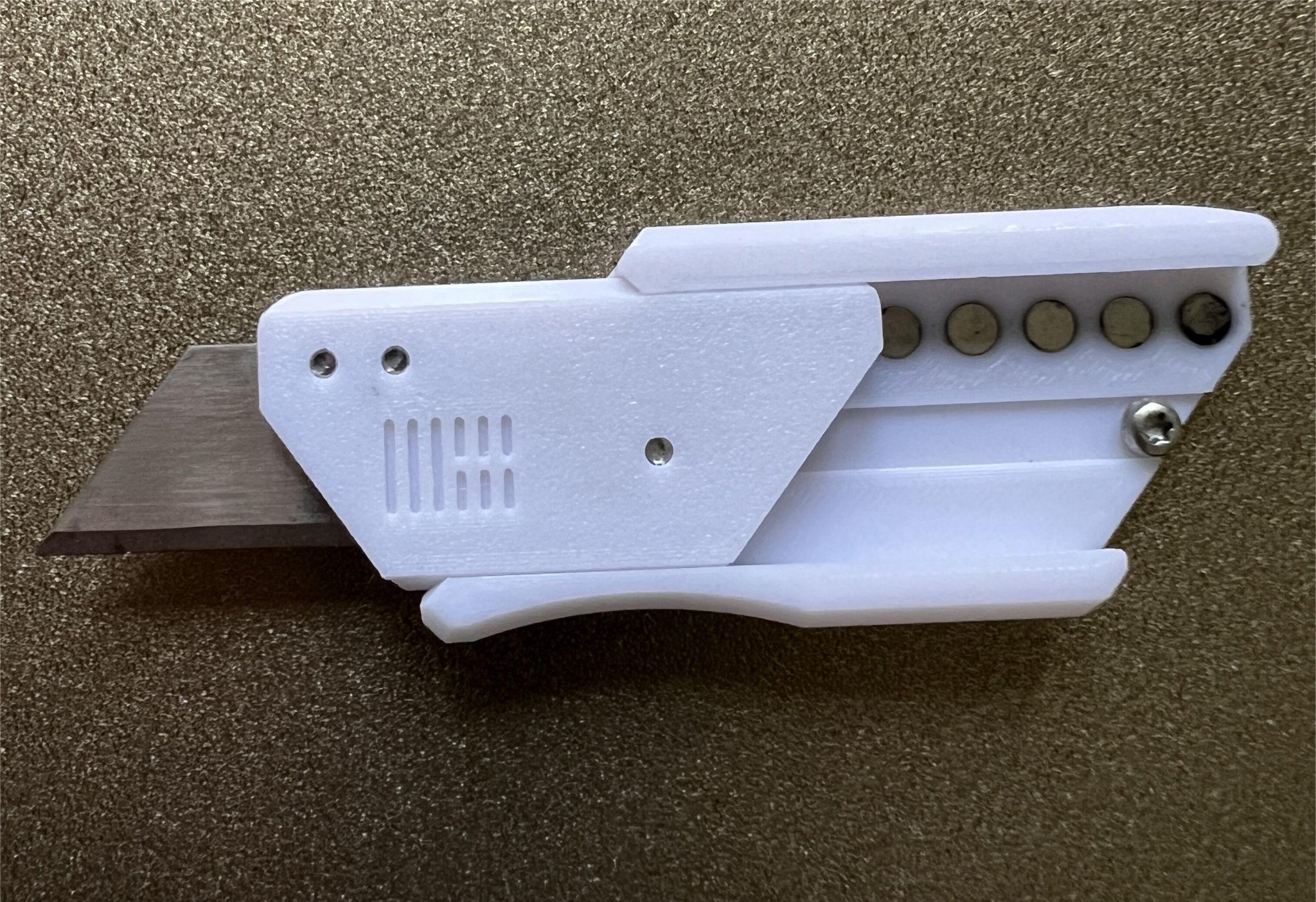 Dao gập fidget với lưỡi dao tiện ích từ nam châm