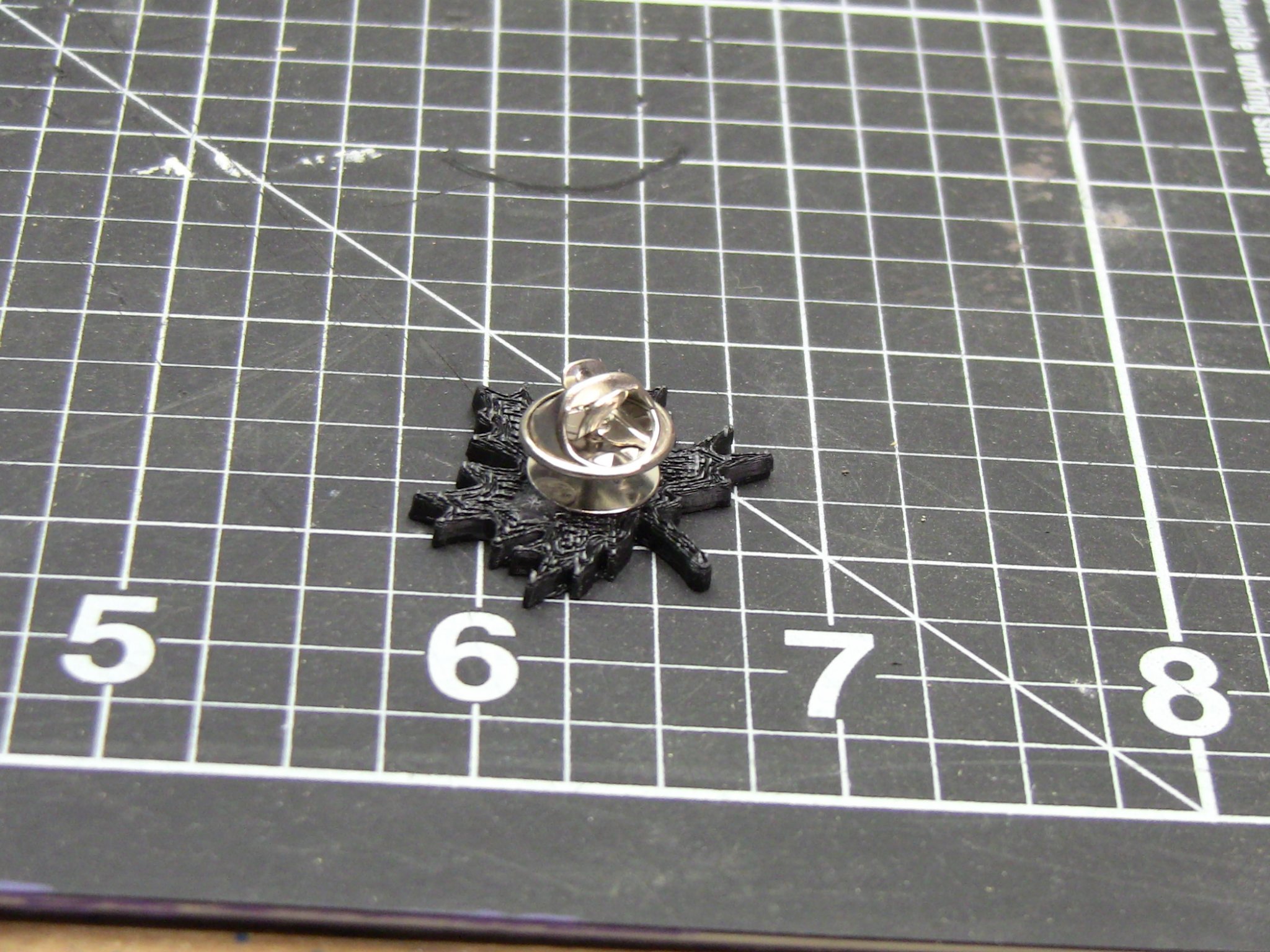 Ghim men lá phong bằng men độc đáo