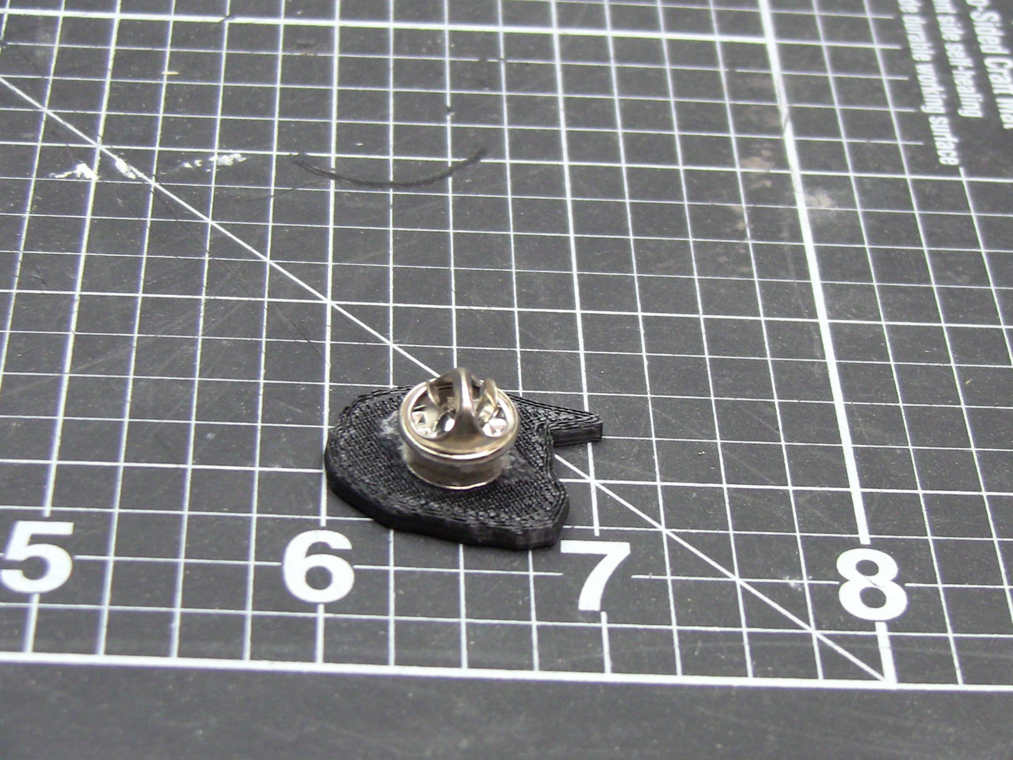 Pin email hình mũ bảo hiểm Halo