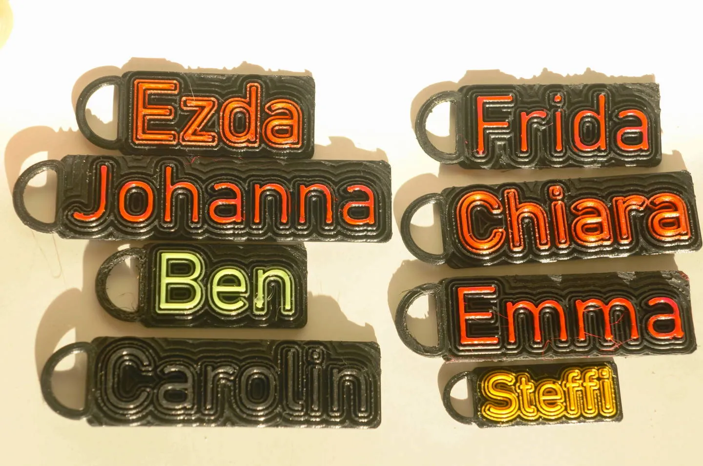 Chữ cái FontWave với sóng nước và màu sắc filament độc đáo