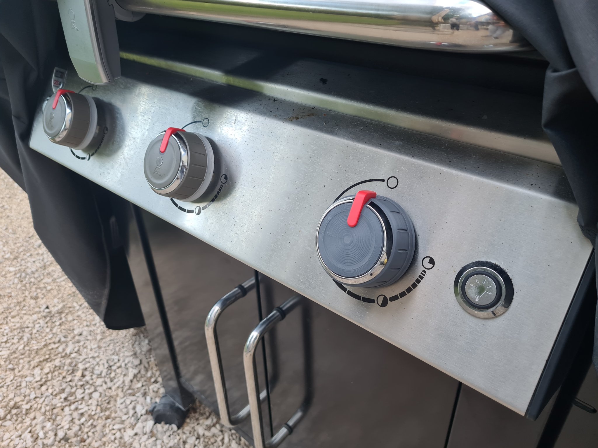 Nút điều khiển barbecue Weber với thiết kế chính xác