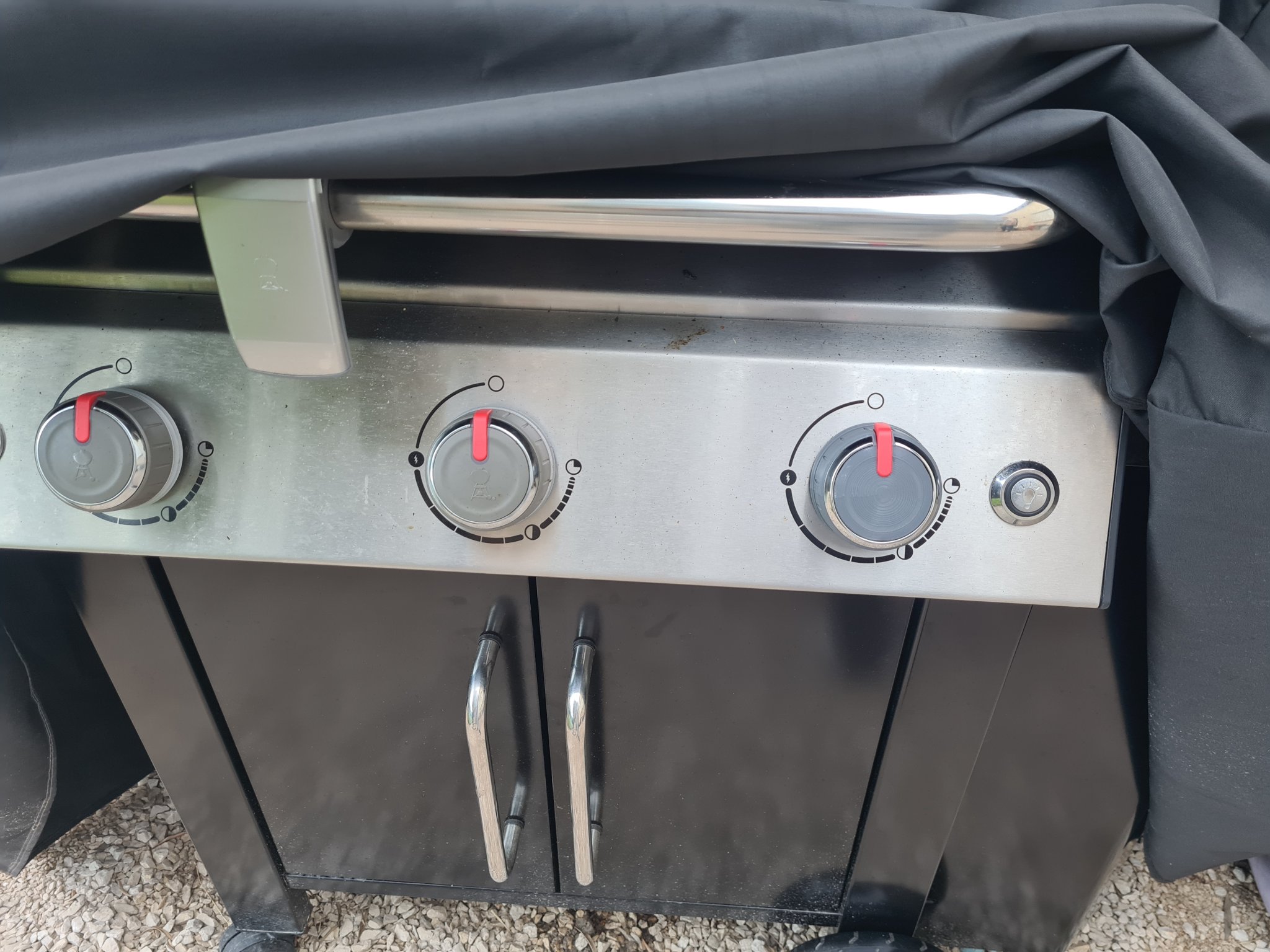 Nút điều khiển barbecue Weber với thiết kế chính xác