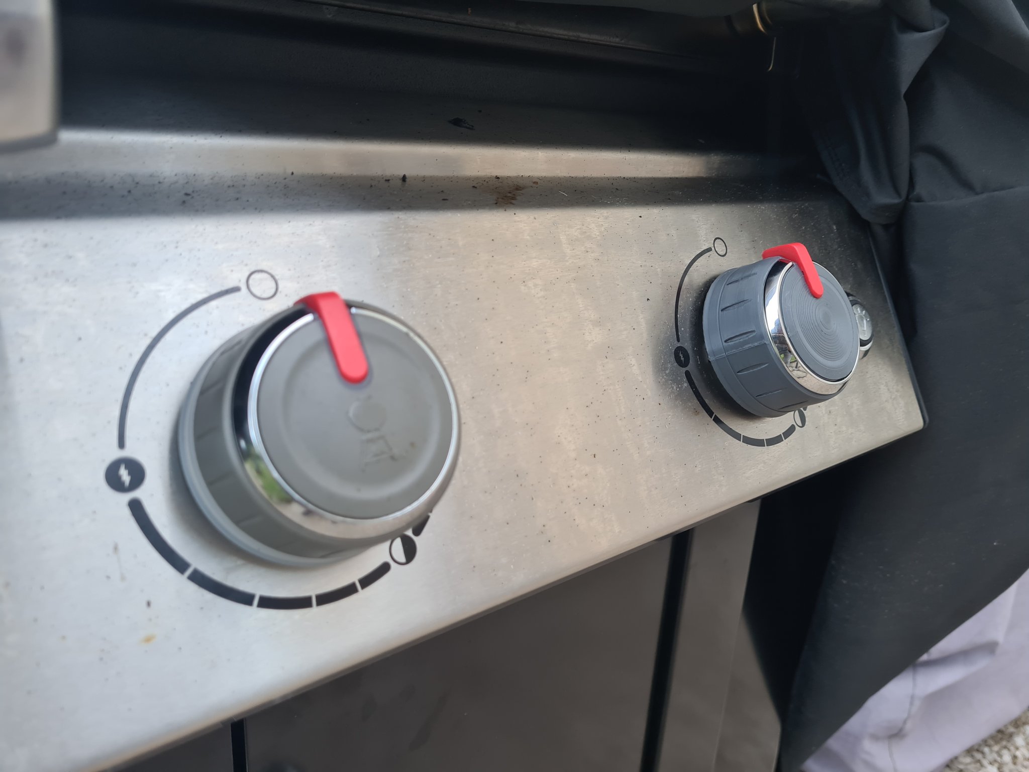 Nút điều khiển barbecue Weber với thiết kế chính xác