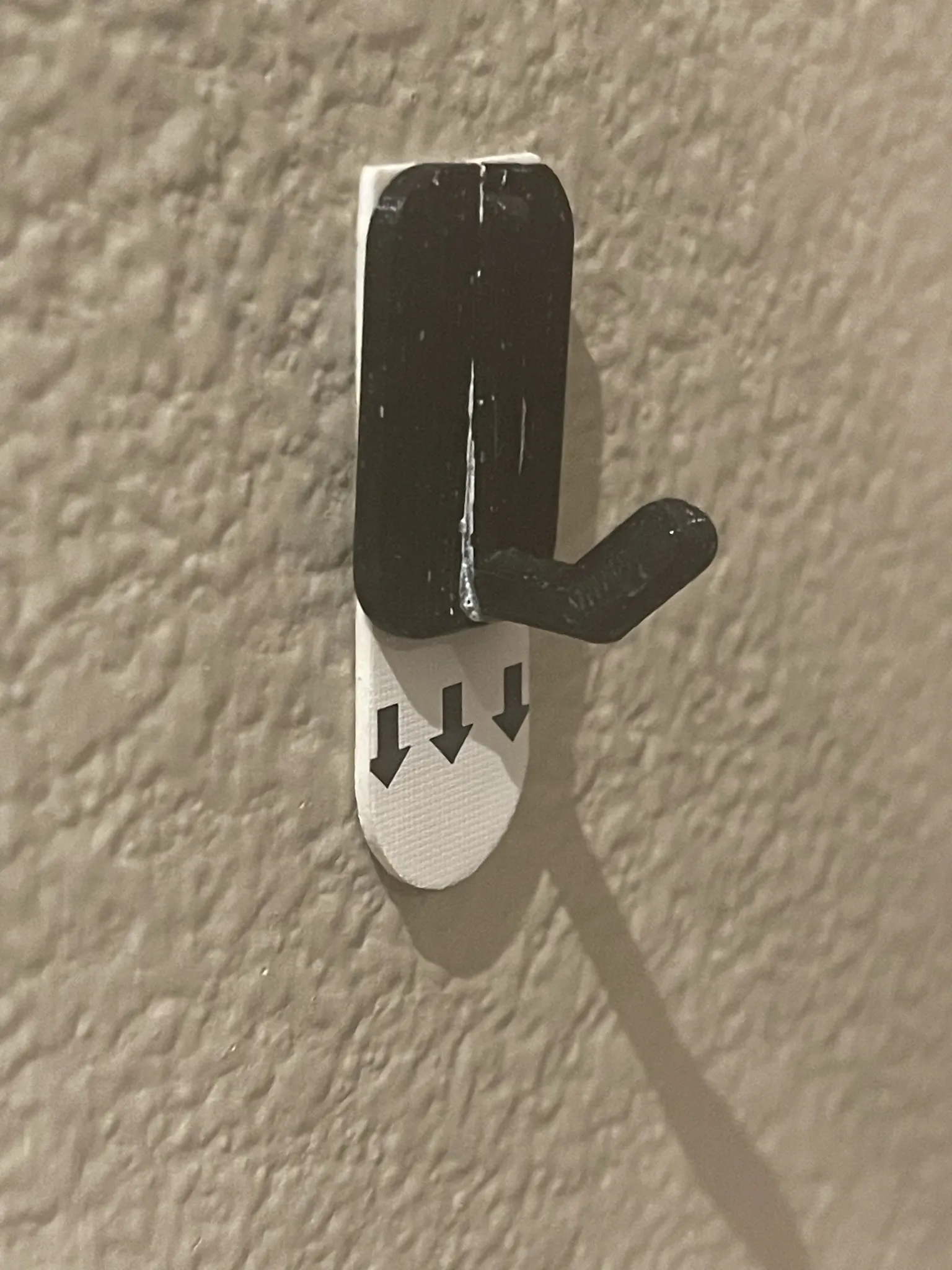 Móc treo tường thiết kế hai phần chắc chắn