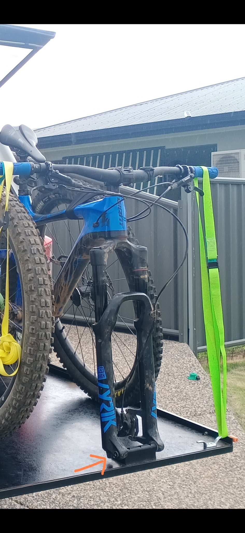 Giá đỡ tăng cường cho trục trước xe đạp MTB