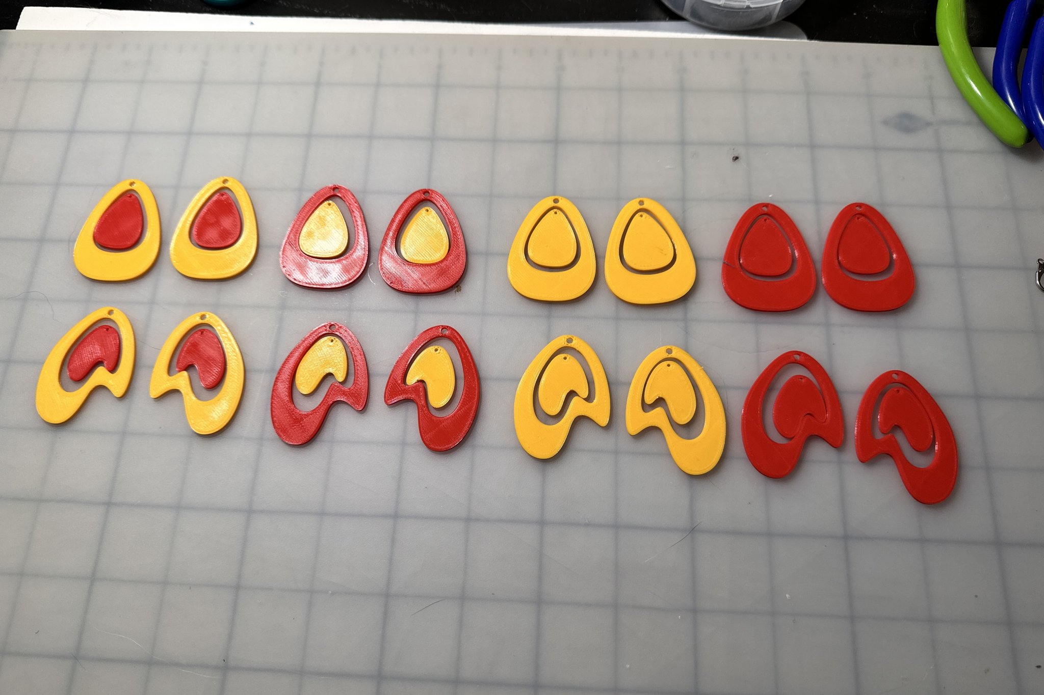 Bông tai rơi với chi tiết nội thất độc đáo