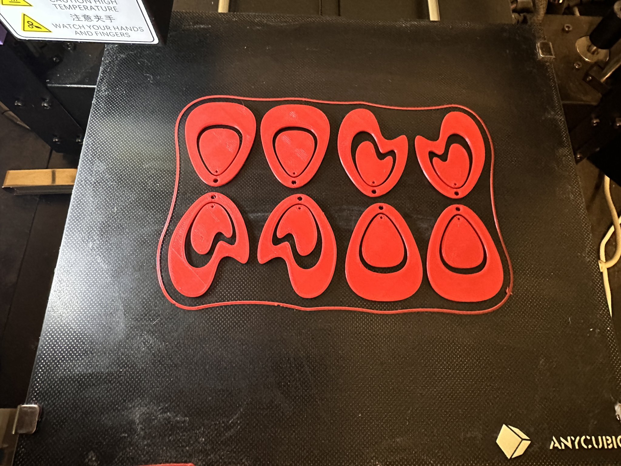 Bông tai rơi với chi tiết nội thất độc đáo