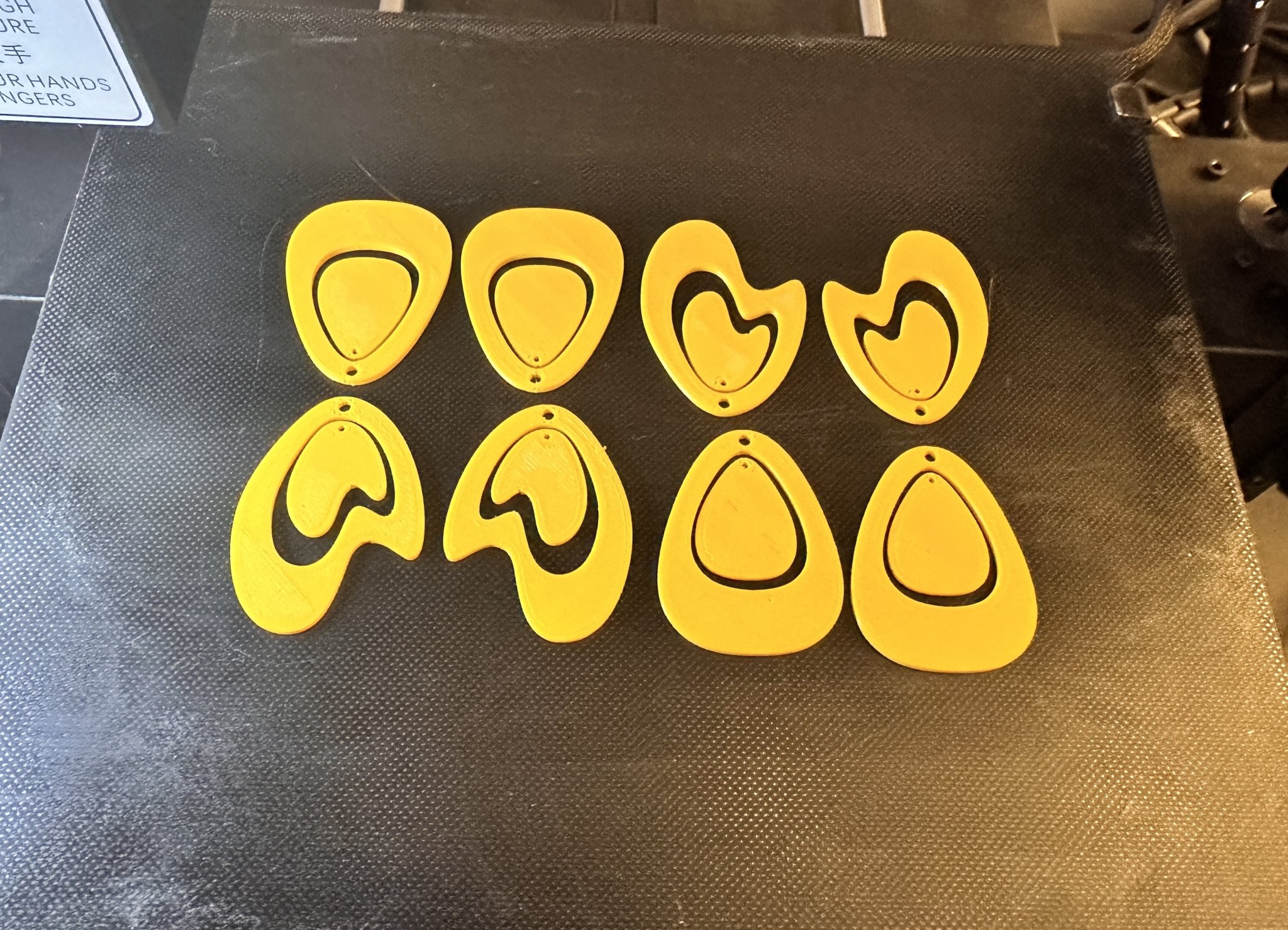 Bông tai rơi với chi tiết nội thất độc đáo