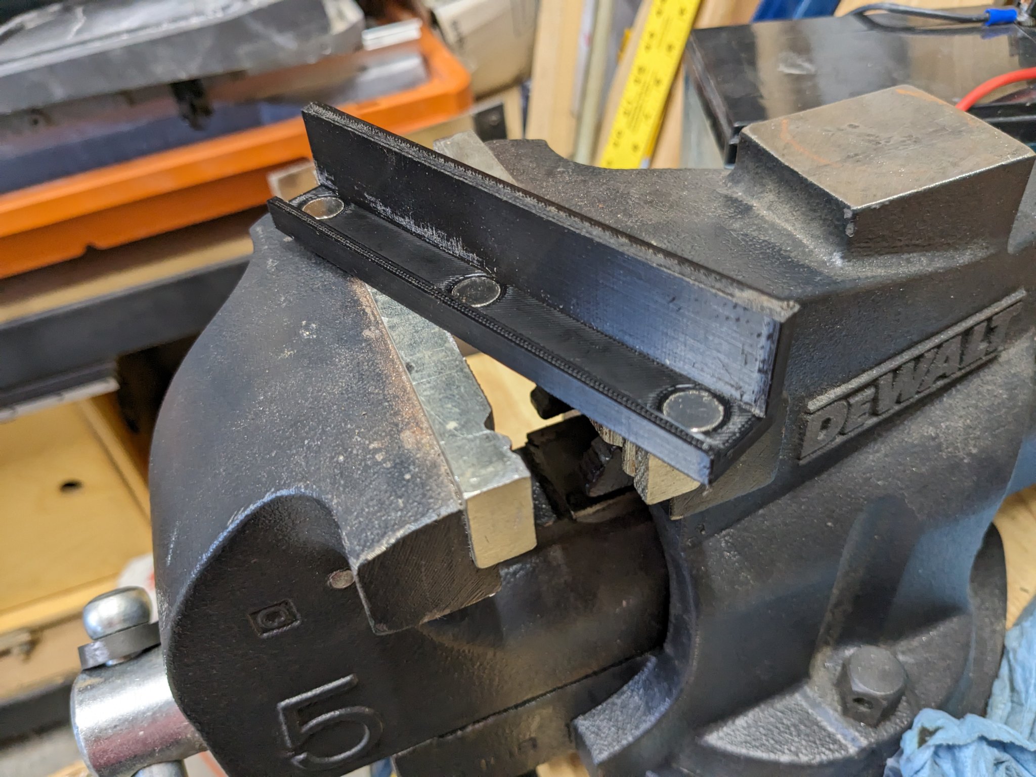 Bộ đệm hàm kẹp từ tính cho kẹp bàn DeWalt 5