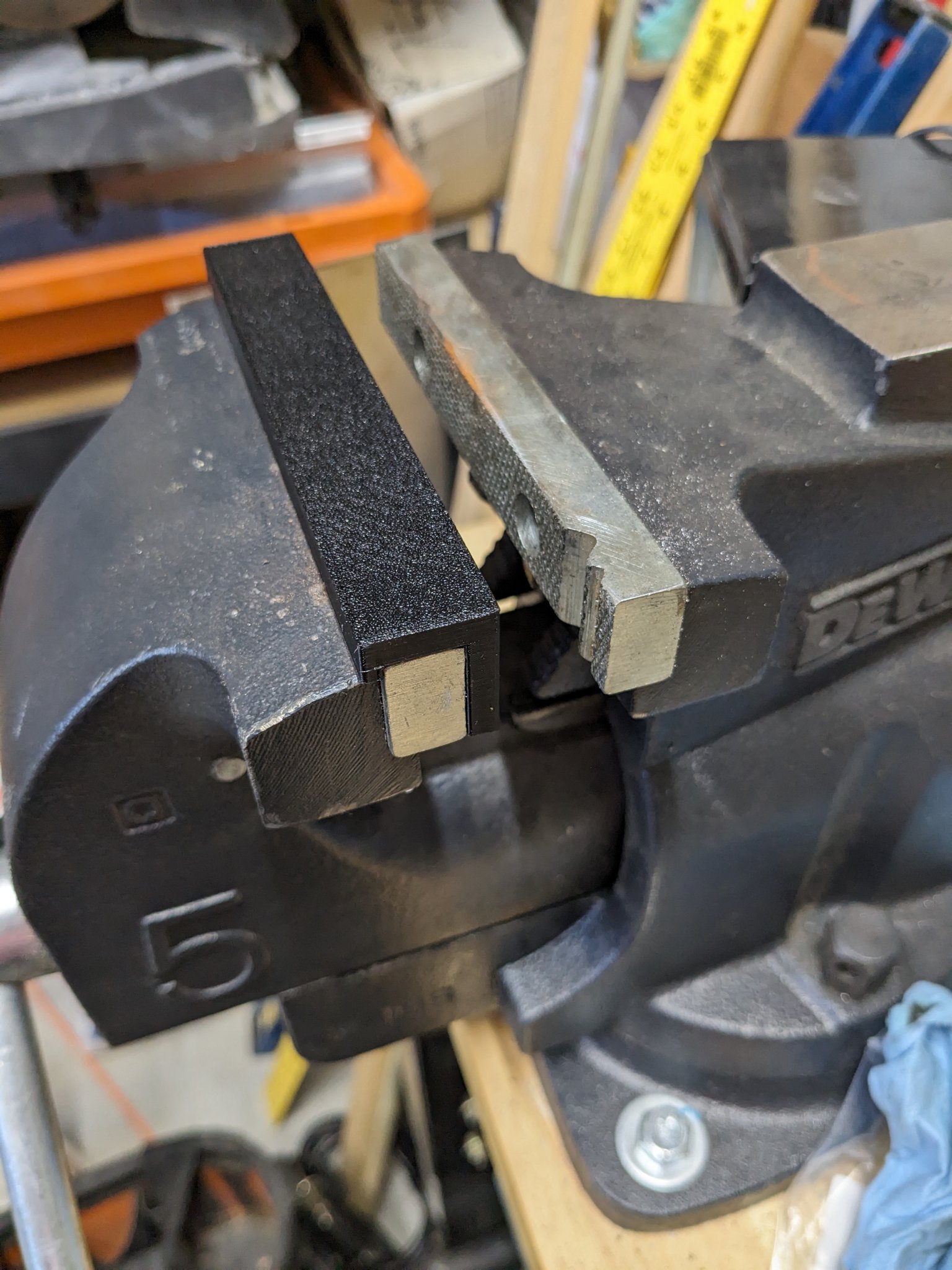 Bộ đệm hàm kẹp từ tính cho kẹp bàn DeWalt 5