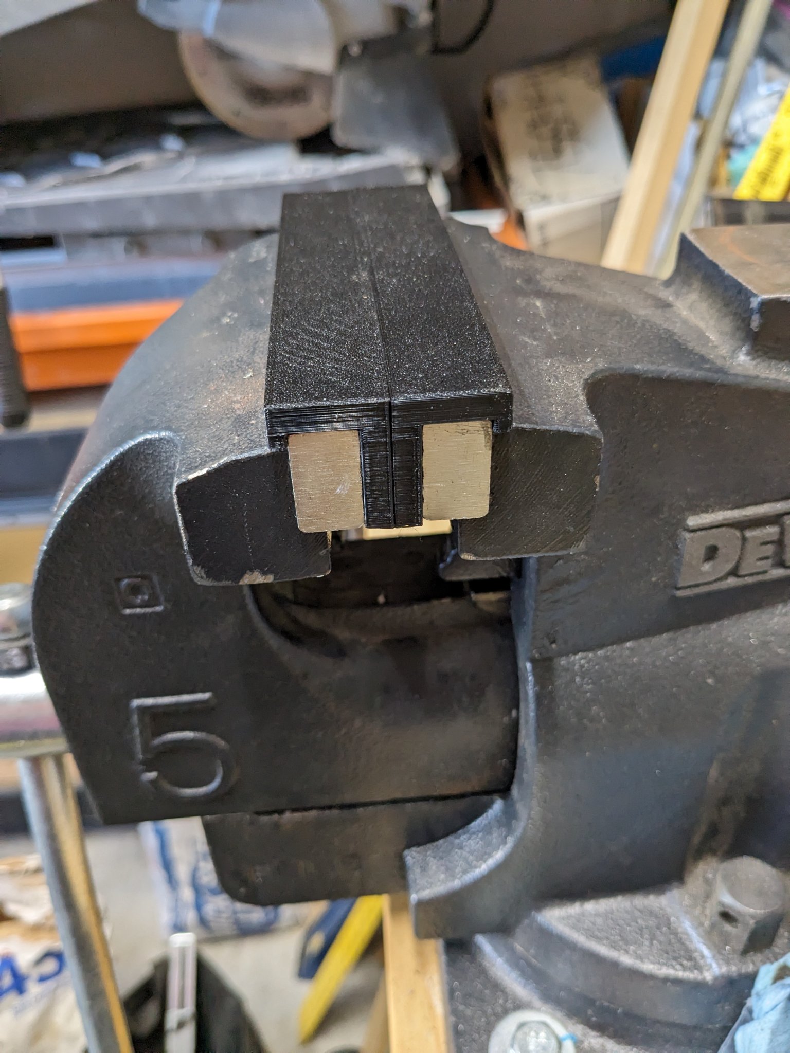 Bộ đệm hàm kẹp từ tính cho kẹp bàn DeWalt 5