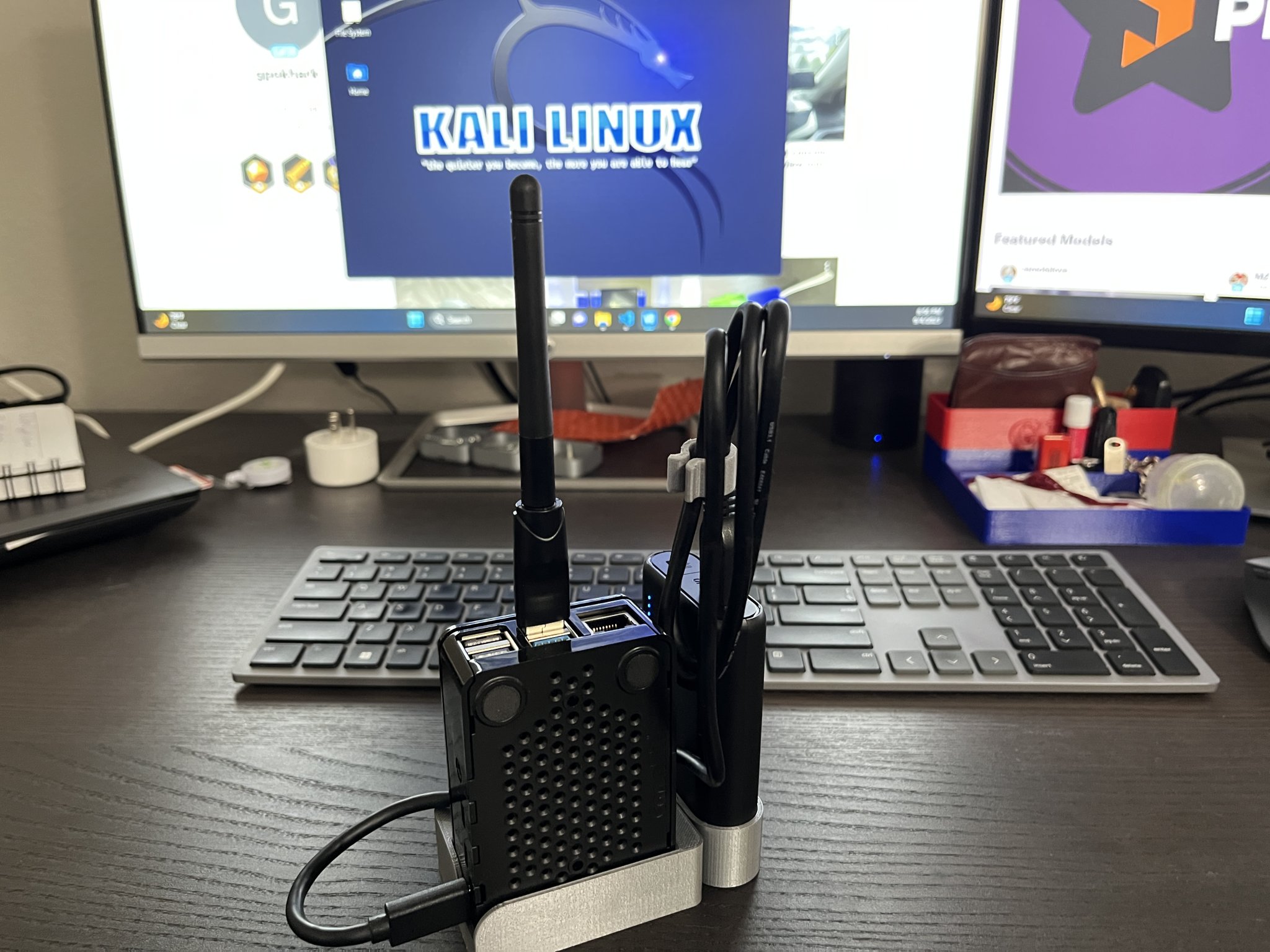 Hộp hacker di động - Caddy cho Raspberry Pi 4 Canakit