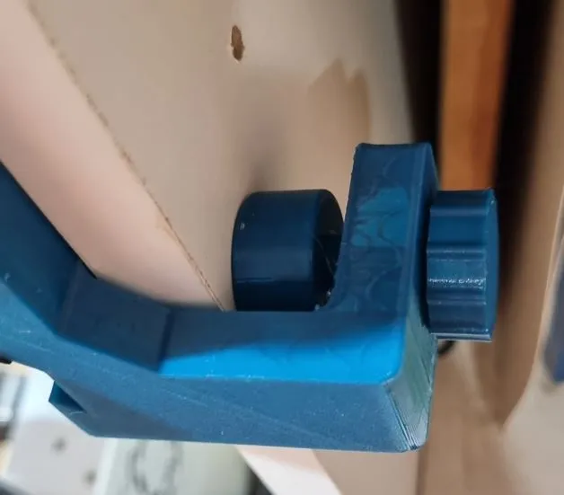 Giá treo hiển thị gắn tường theo kiểu French cleat