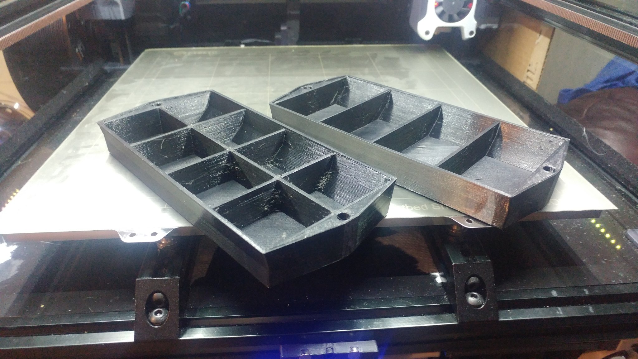 Khay tổ chức linh kiện nhỏ cho công việc lắp ráp