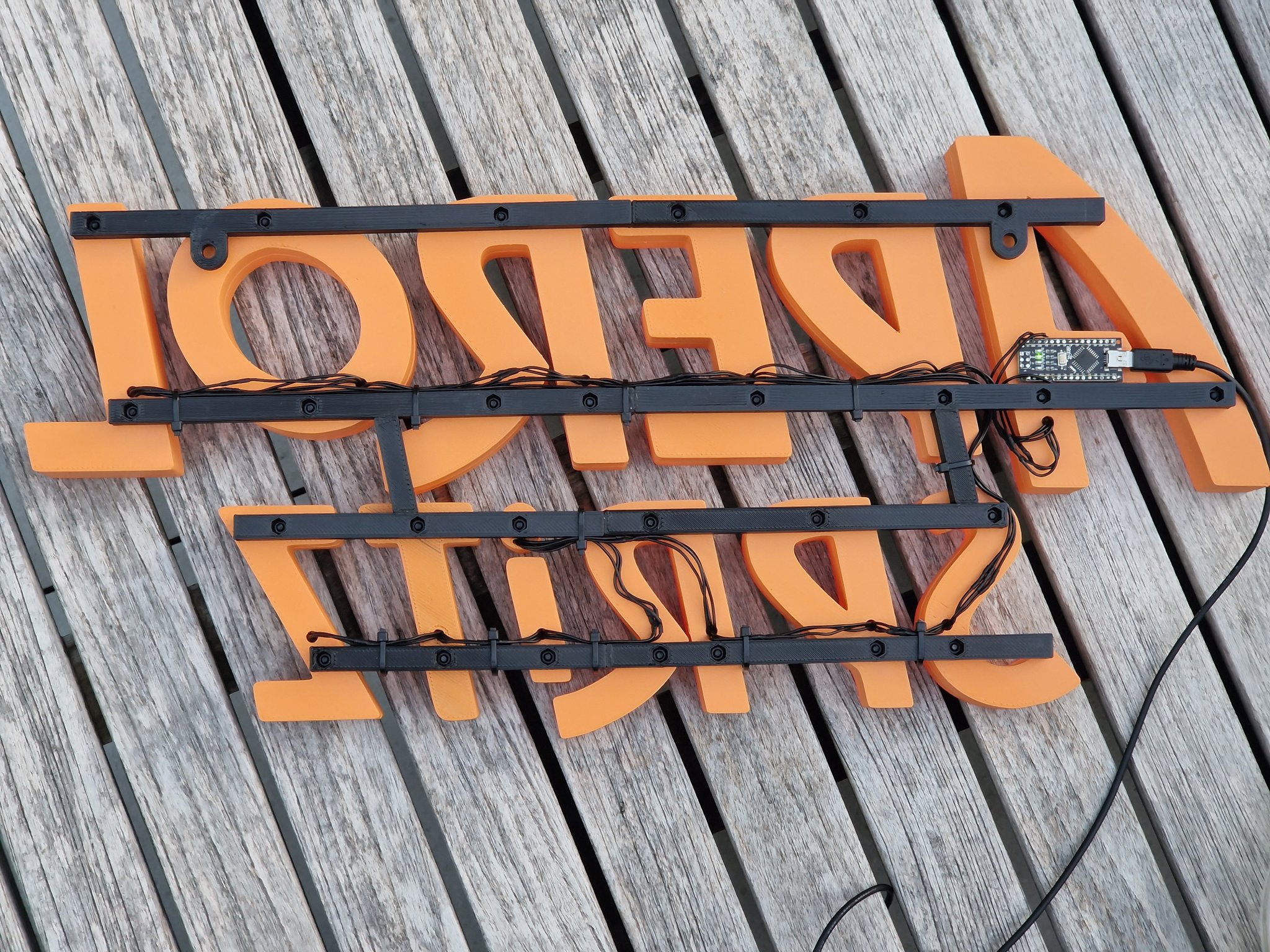 Biển hiệu retro LED "Aperol Spritz" treo tường