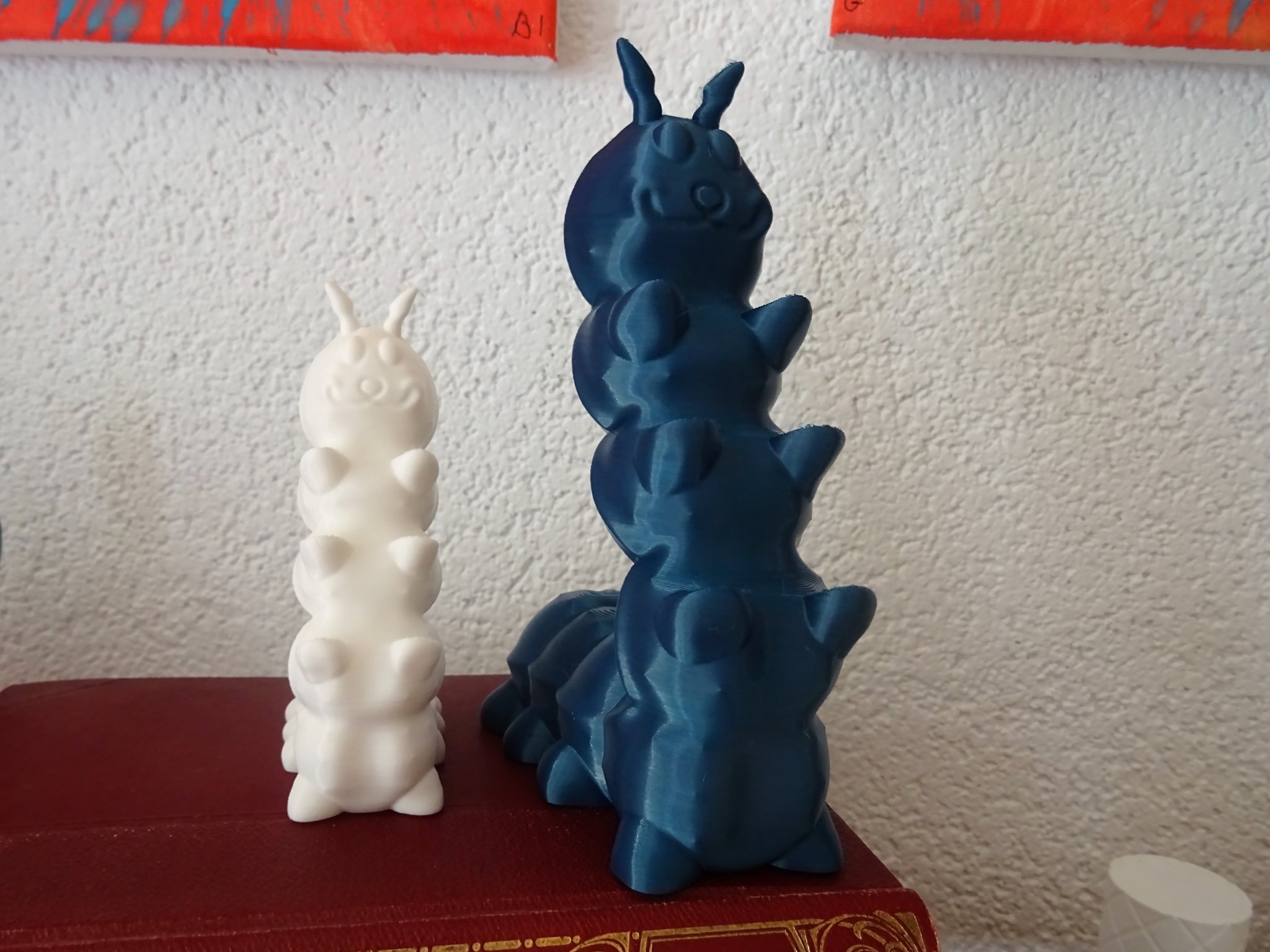 Giá đỡ bàn chải đánh răng hình sâu bướm