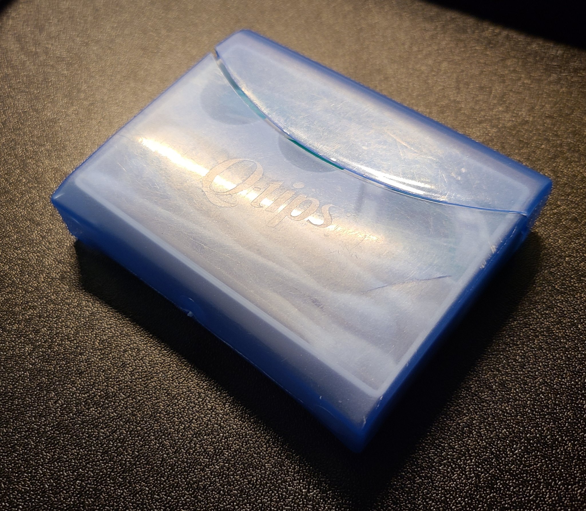 Cải tiến hộp đựng Q-Tip cho chuyến du lịch chắc chắn hơn