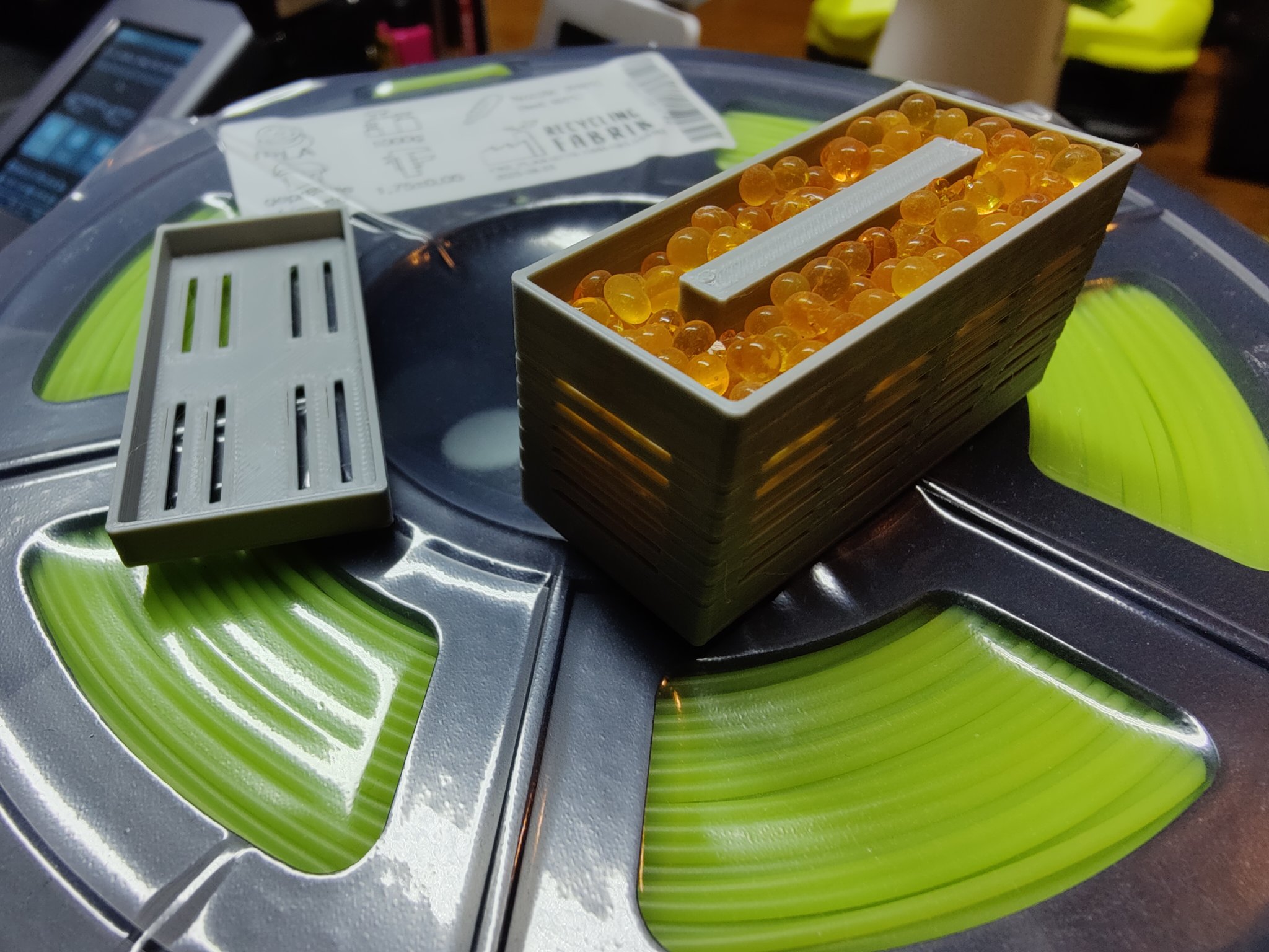 Hộp chứa chất hút ẩm silica gel cho cuộn filament