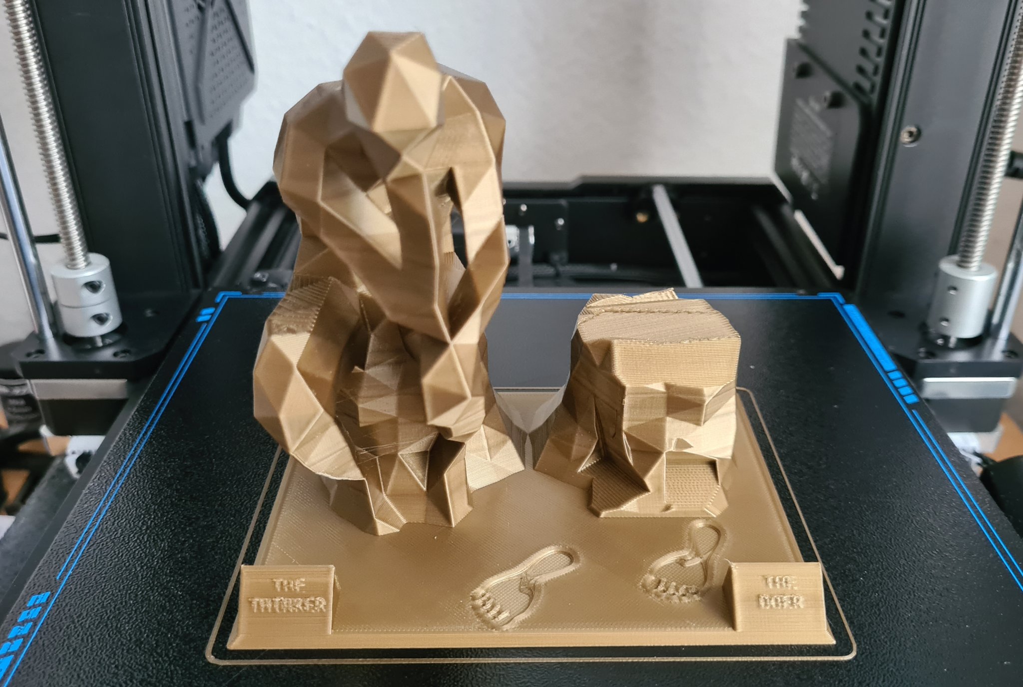 Tượng Người Suy Tư và Người Hành Động phong cách Lowpoly