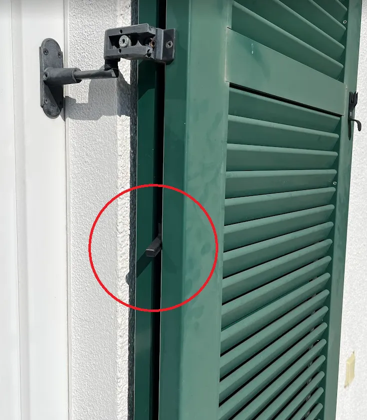 Nắp trung tâm cửa sổ Maco đã qua sử dụng hơn 20 năm