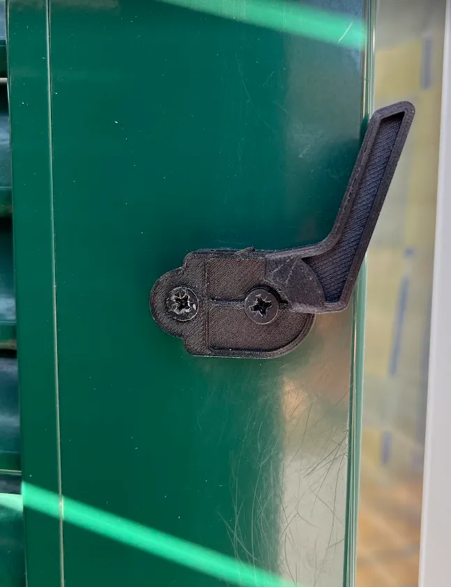 Nắp trung tâm cửa sổ Maco đã qua sử dụng hơn 20 năm