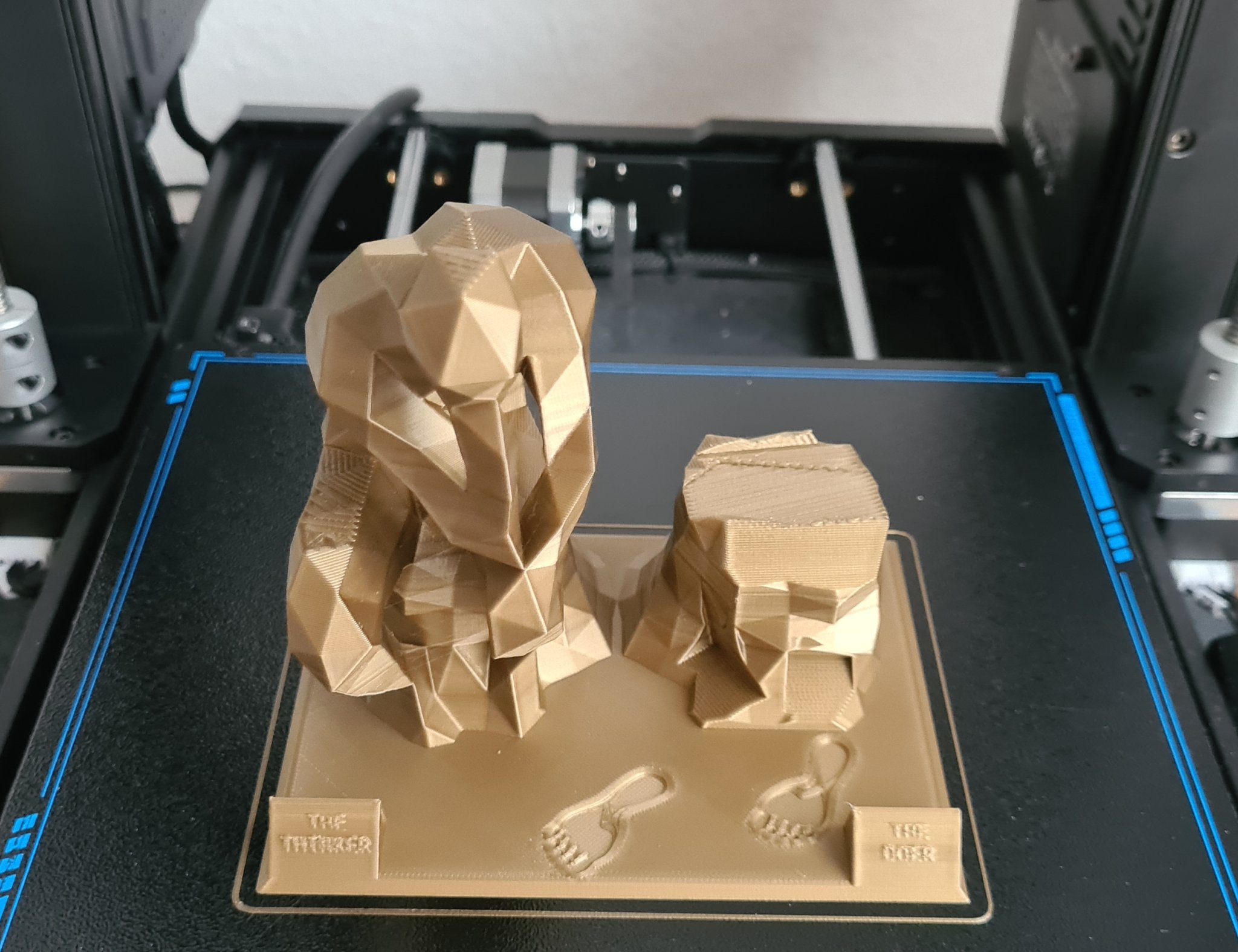 Tượng Người Suy Tư và Người Hành Động phong cách Lowpoly