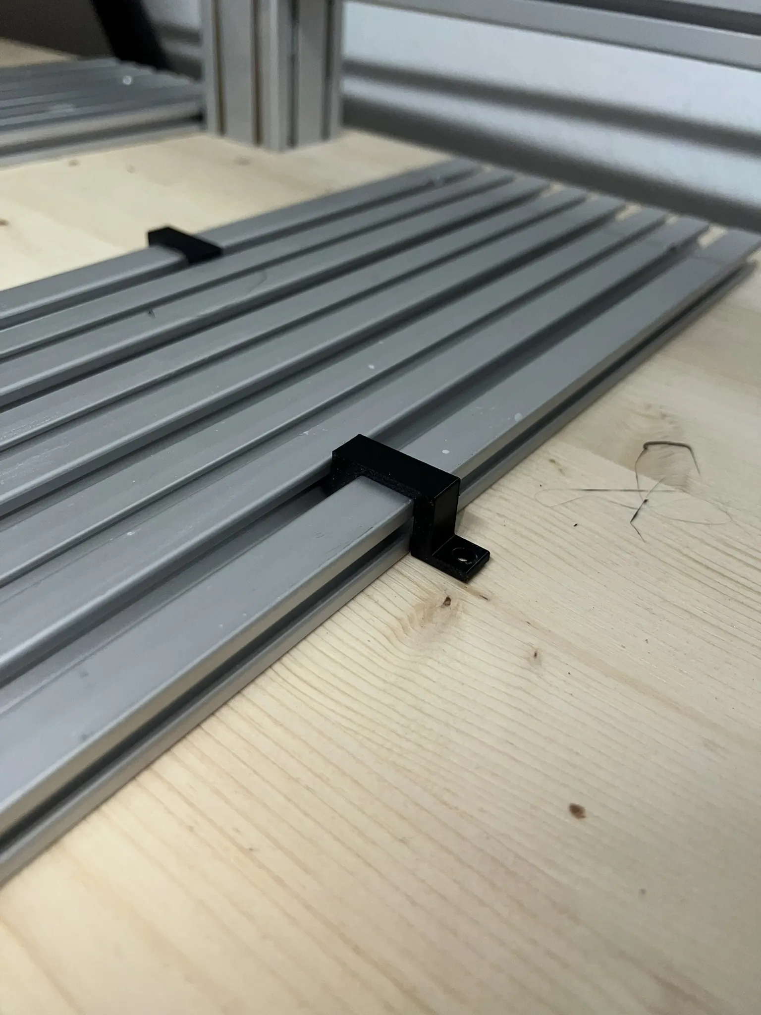 Giá đỡ cho tấm nhôm Nut 8 kích thước 16x160