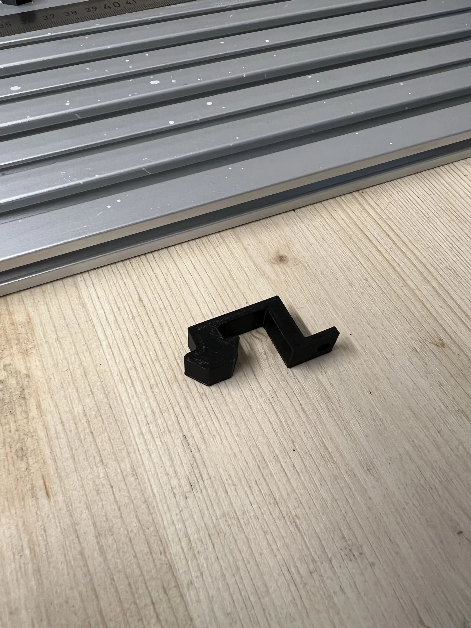 Giá đỡ cho tấm nhôm Nut 8 kích thước 16x160