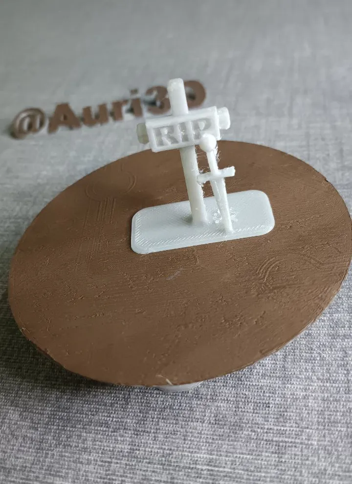 Trang trí Halloween với cây thập tự và thanh kiếm