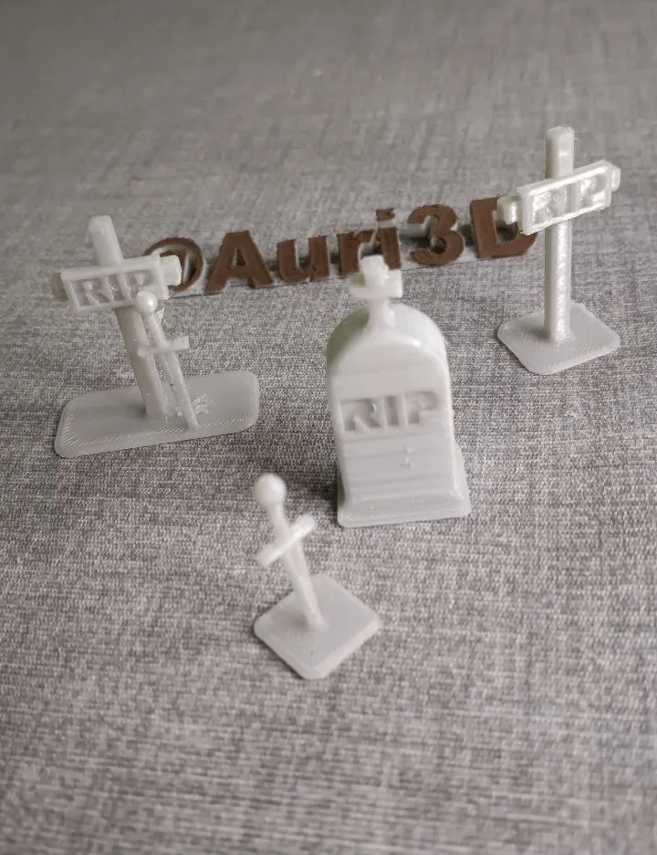 Trang trí Halloween với cây thập tự và thanh kiếm