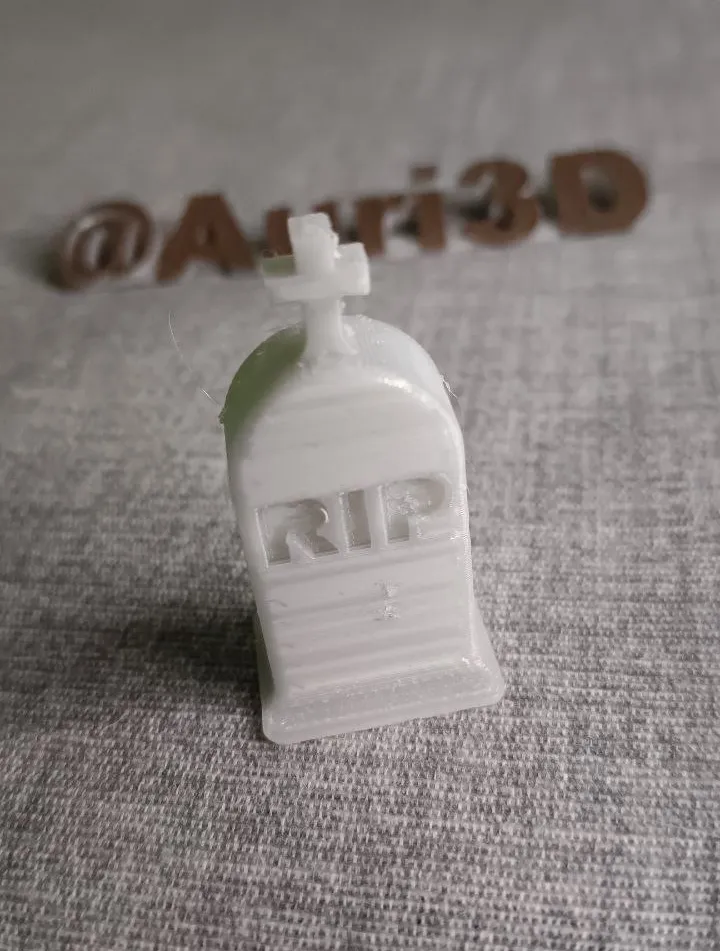 Bia mộ trang trí Halloween với thiết kế đáng sợ