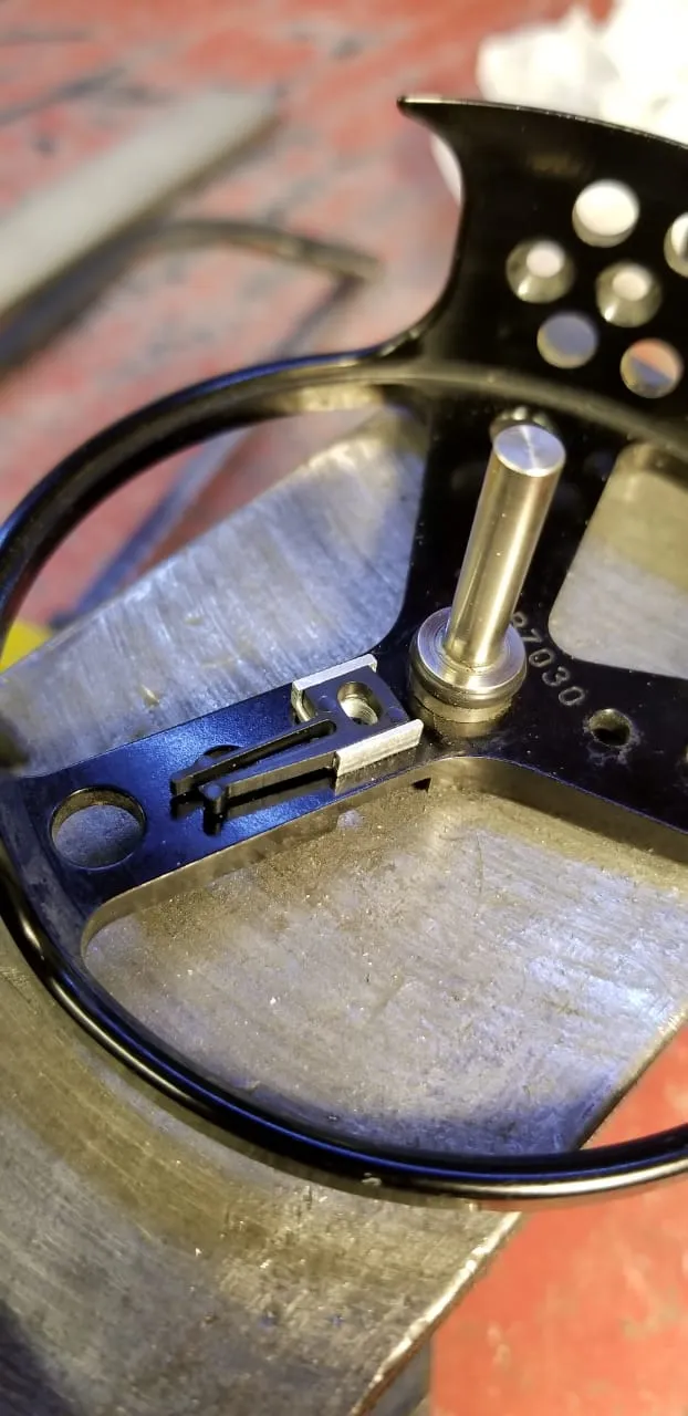 Cuộn câu cá SAGE 3200 với bộ phận clicker thay thế