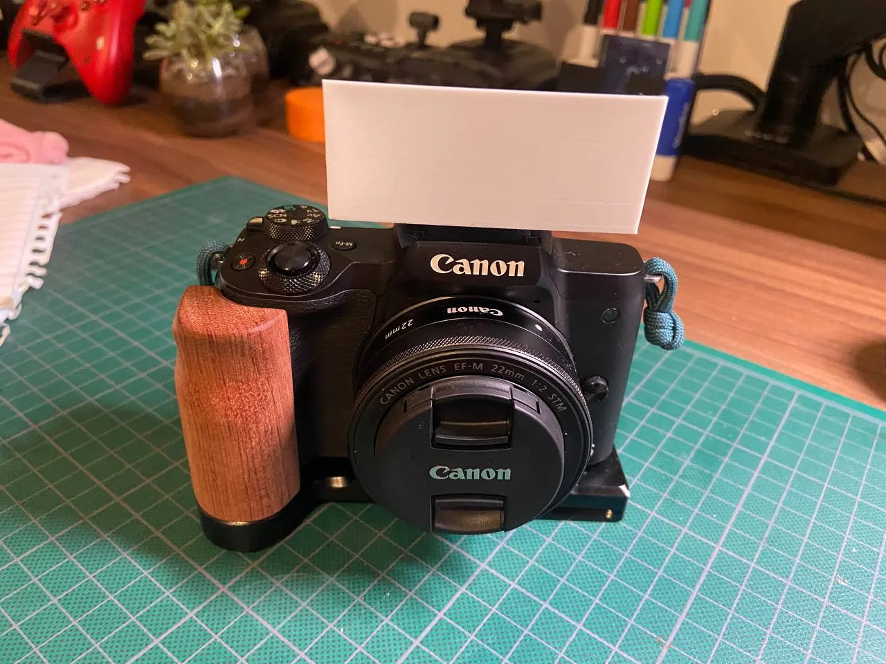 Bộ khuếch tán đèn flash Canon M50 MKII bằng PLA