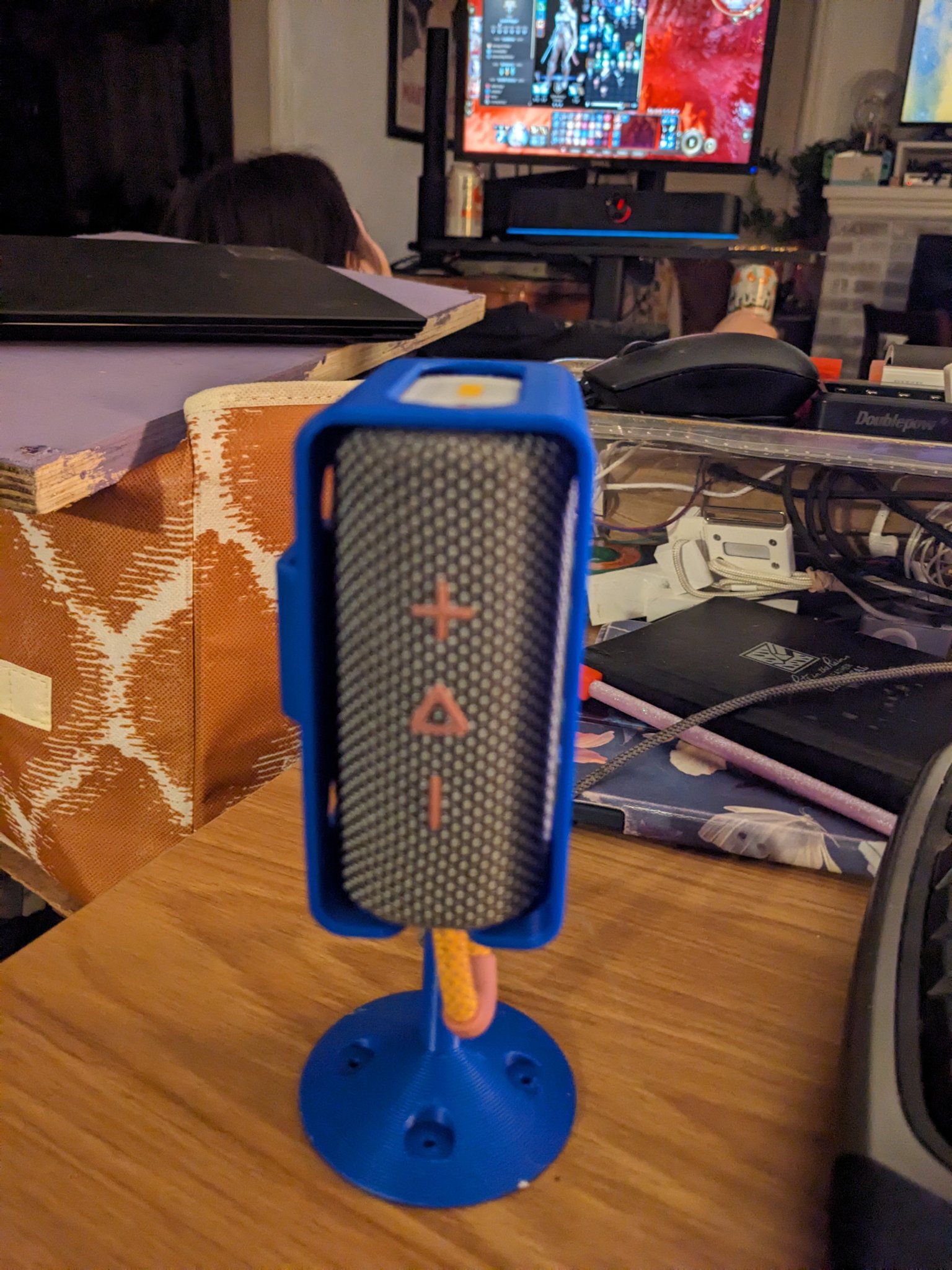 Gắn dây đeo cho loa JBL GO 3 với giá đỡ