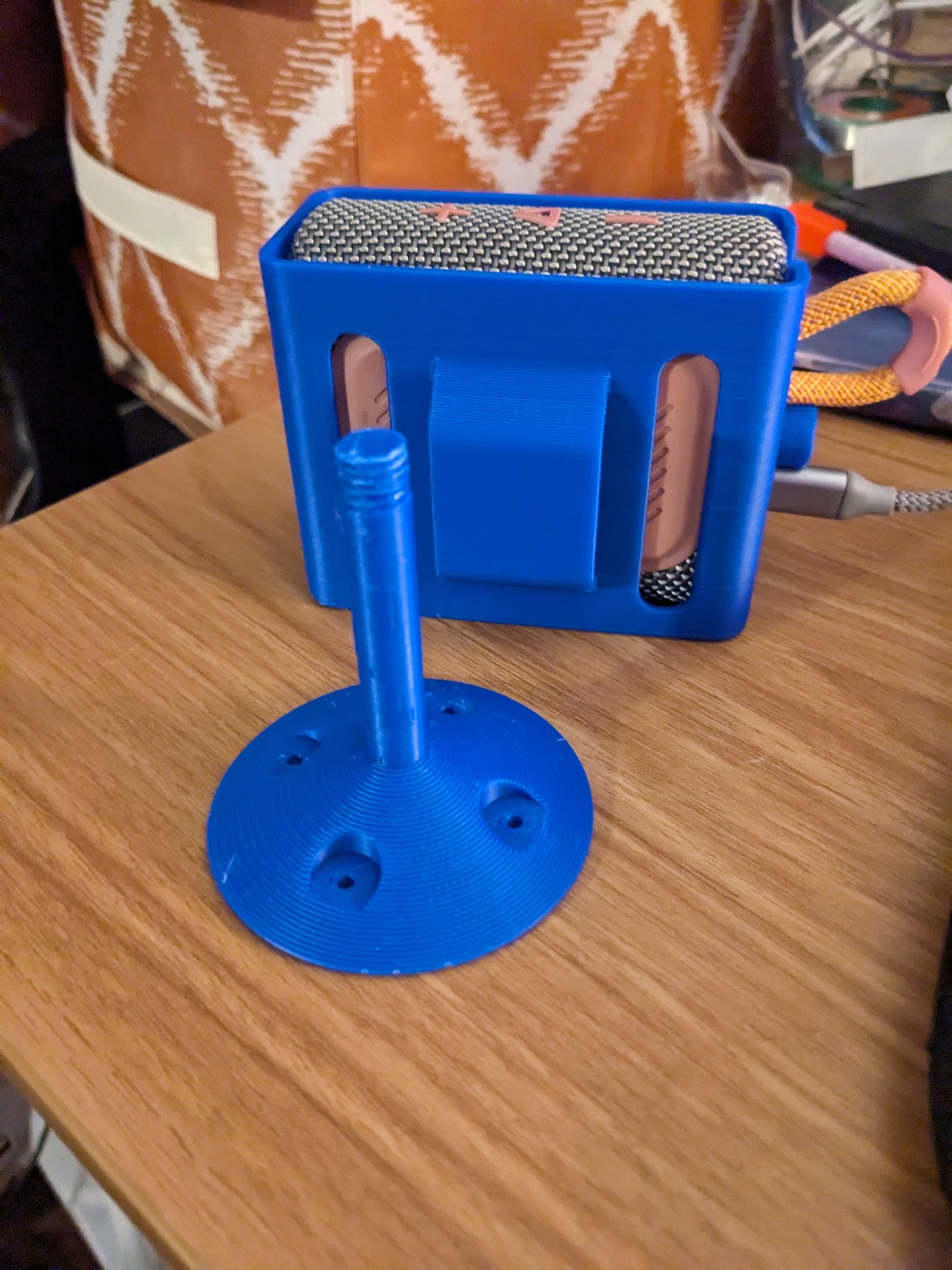 Gắn dây đeo cho loa JBL GO 3 với giá đỡ