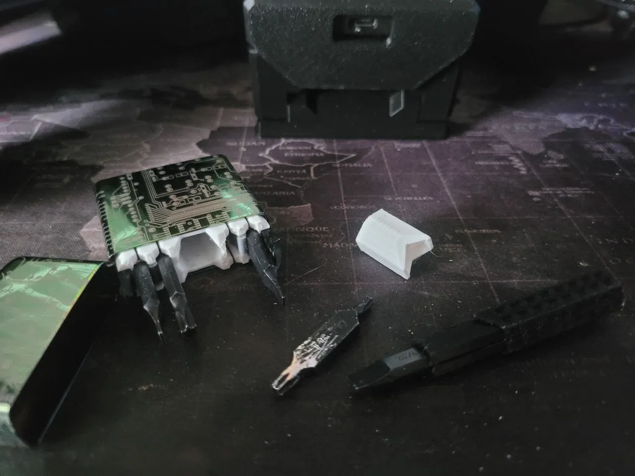 Bộ phụ kiện đầu bit và tua vít cho Zippo x Leatherman