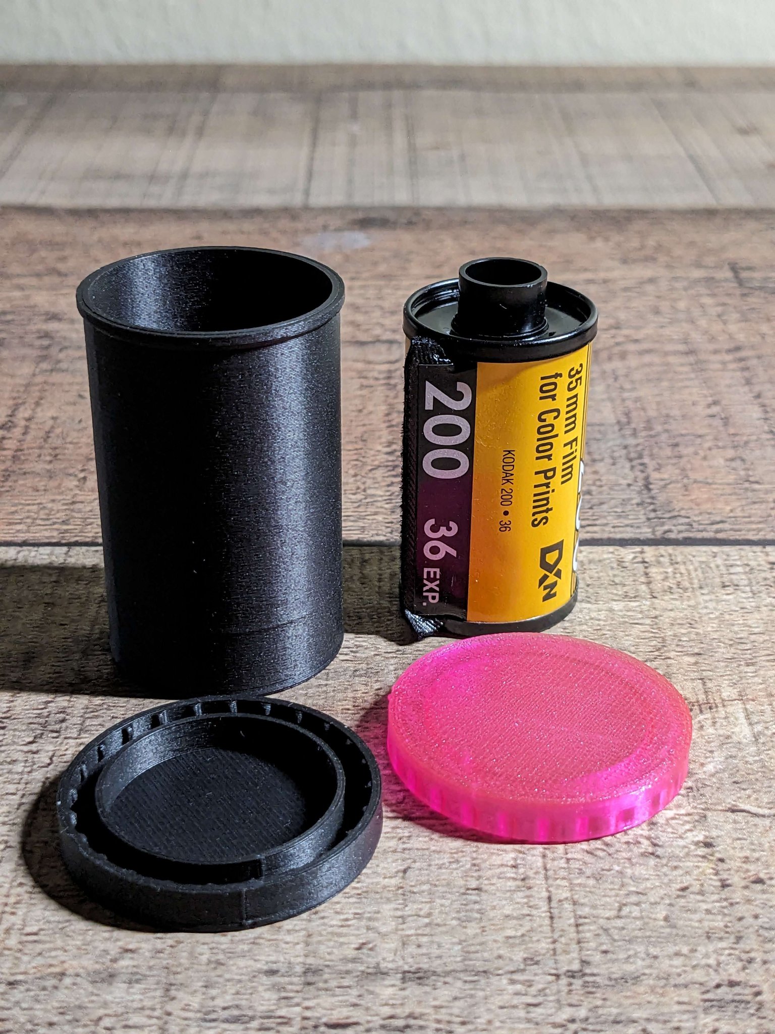 Thay thế hộp đựng phim 35mm cho máy ảnh